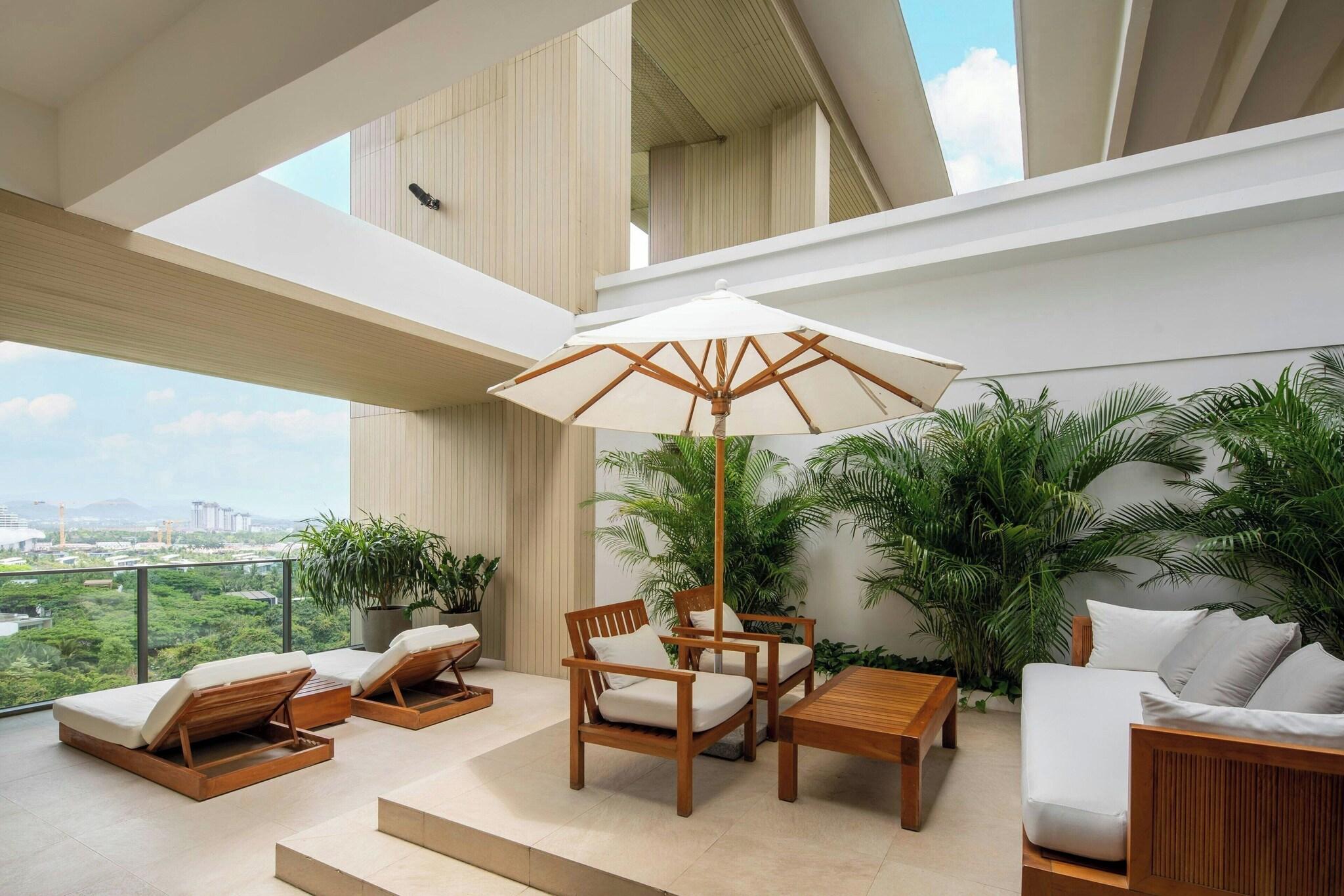 Suite Queen Bed Two Bedrooms