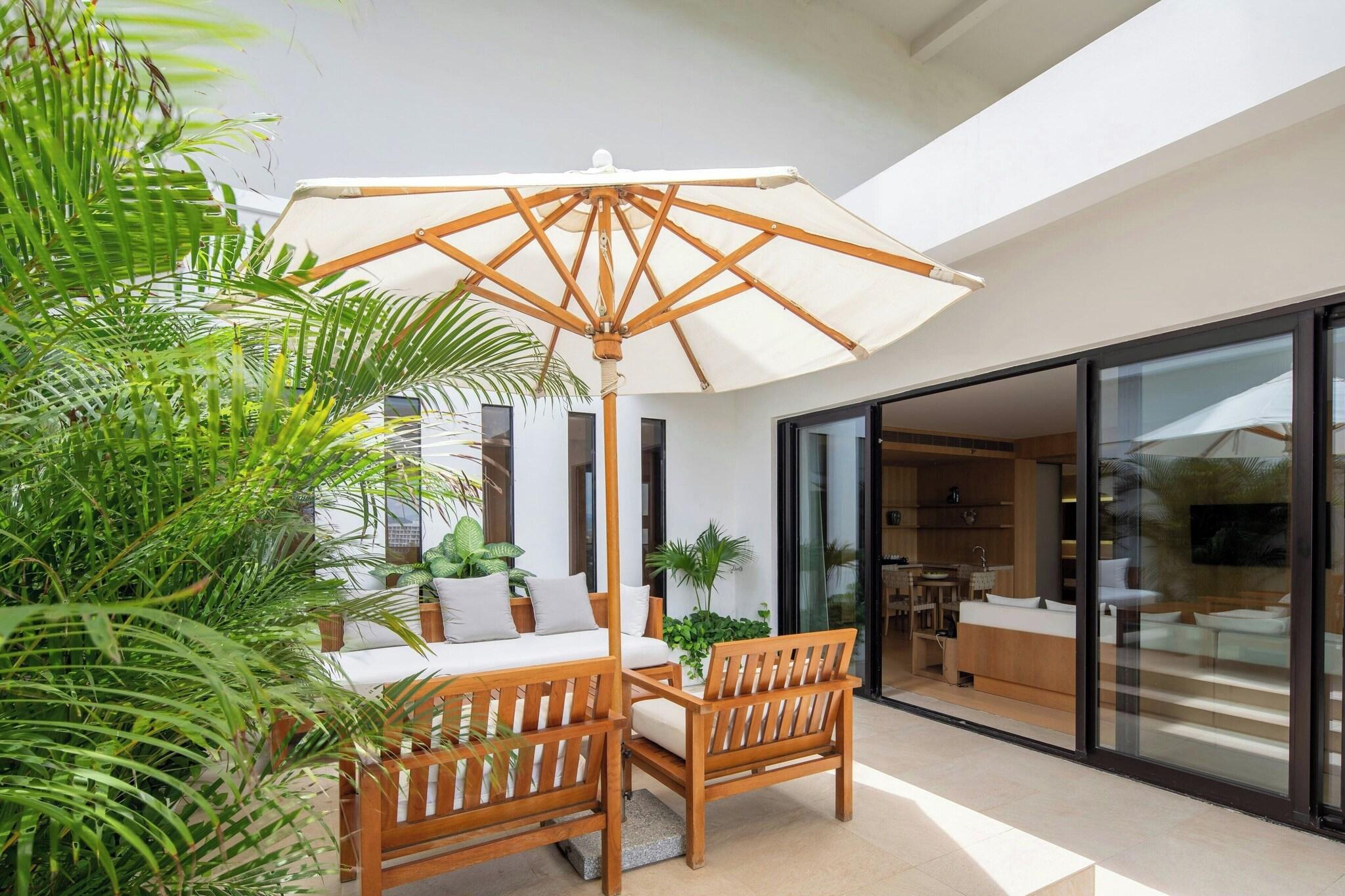 Suite Queen Bed Two Bedrooms