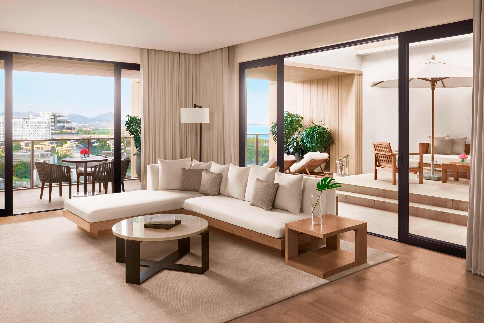 Suite Partial Ocean View King Bed