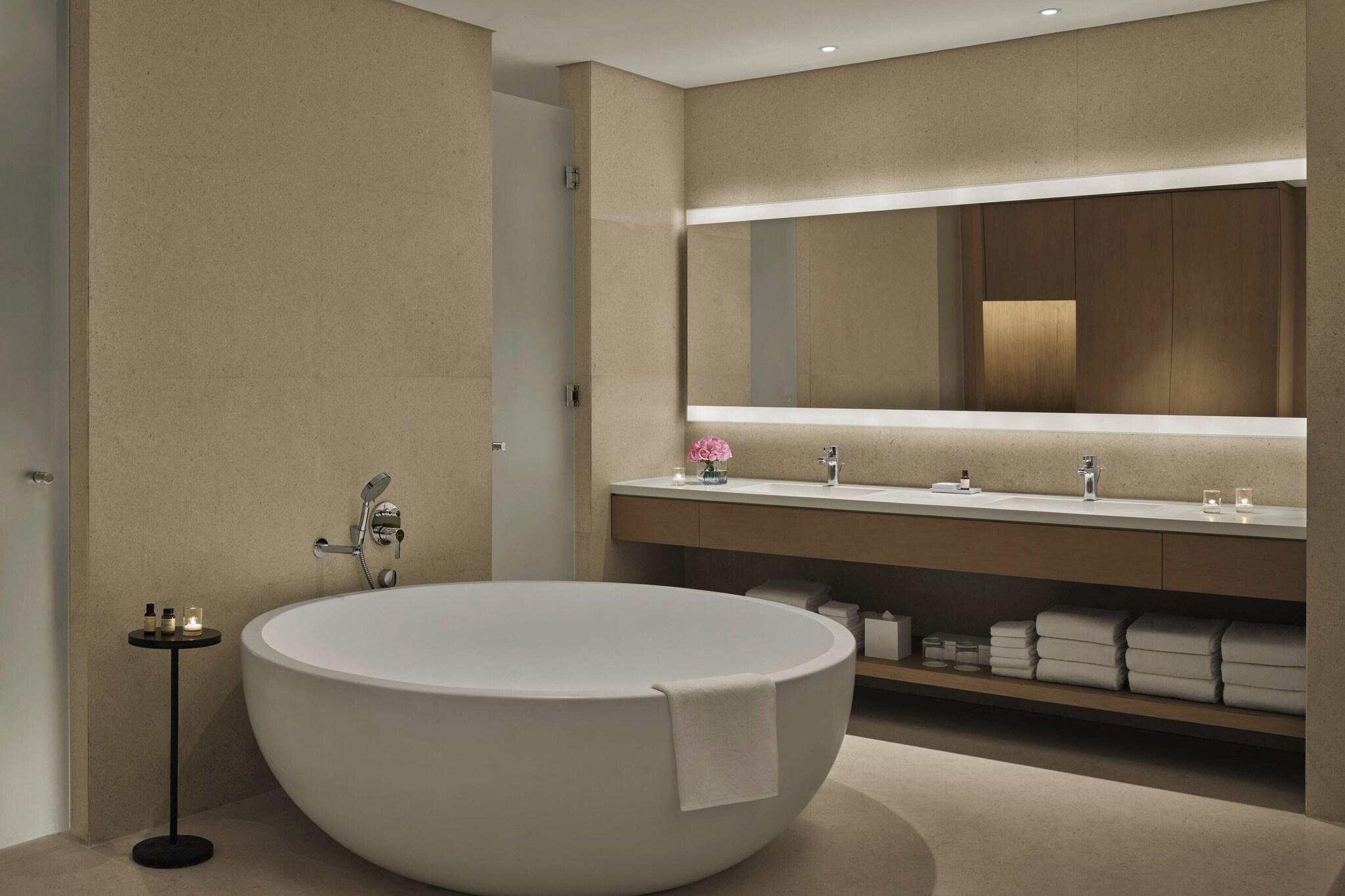 Studio Garden View King Bed