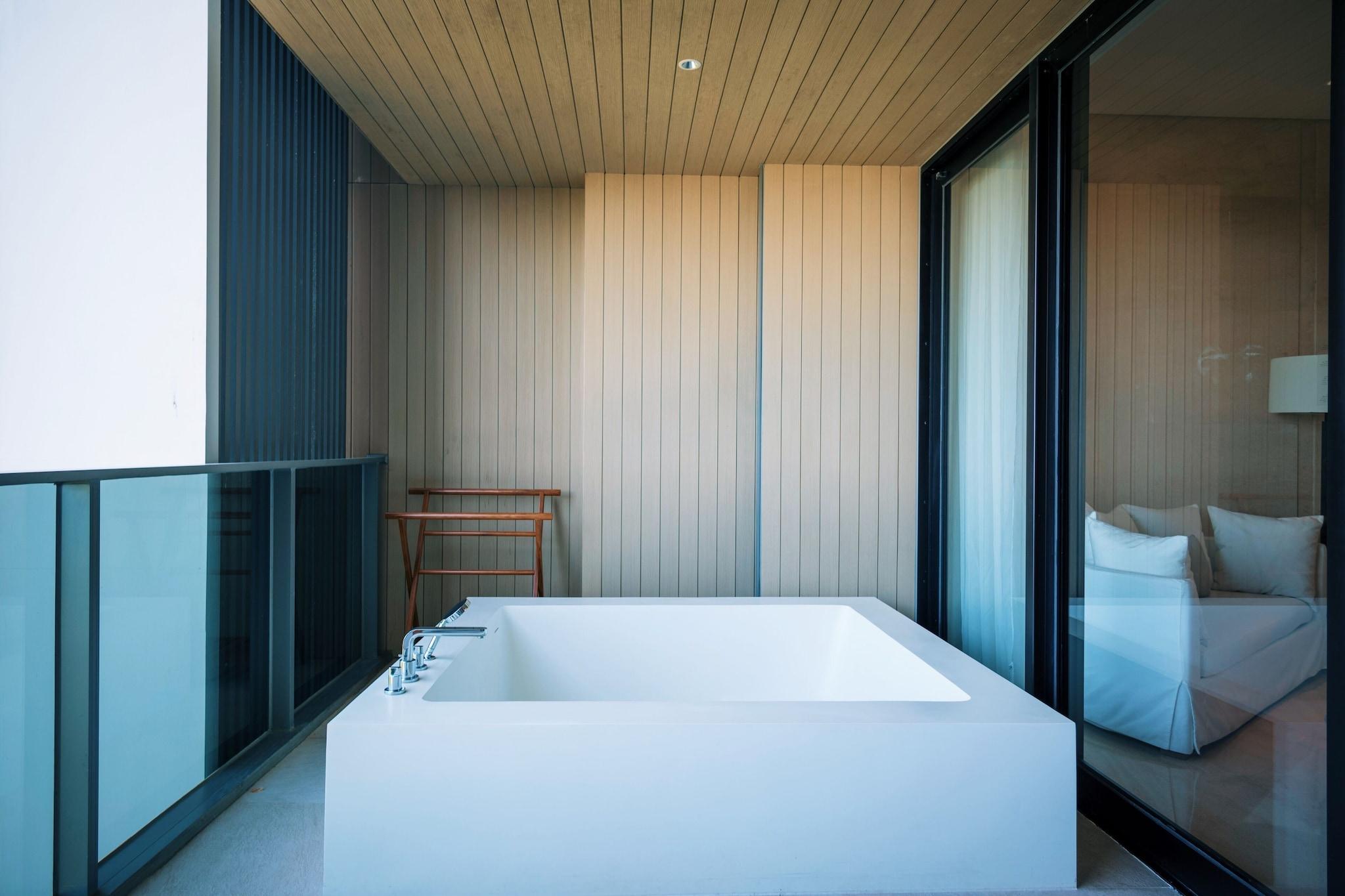 Studio Ocean View King Bed