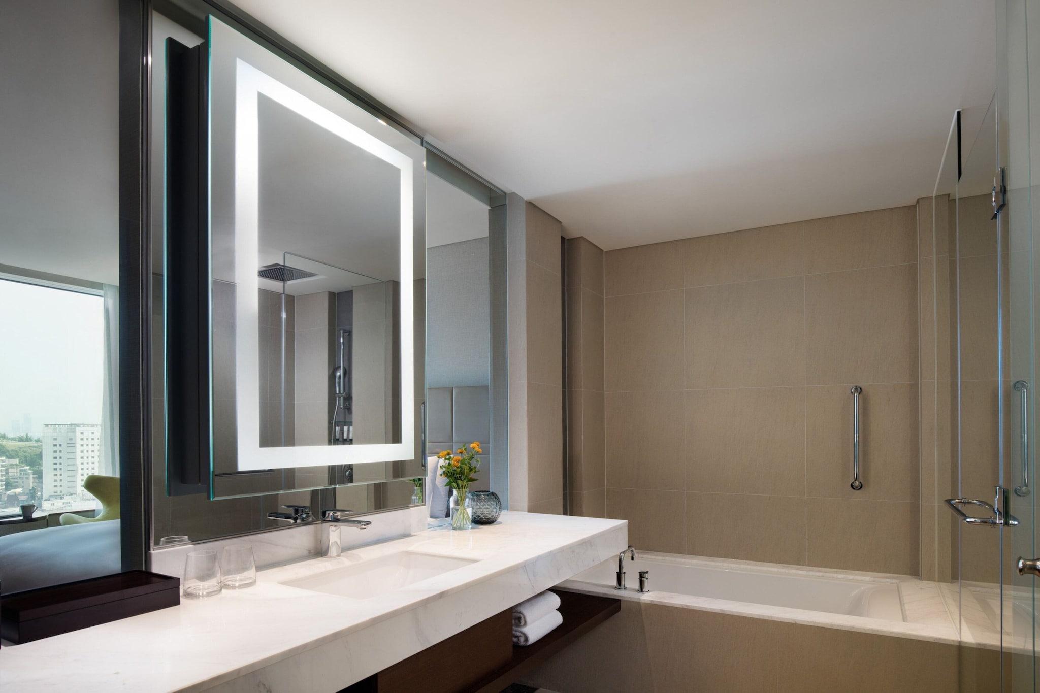 Double Deluxe King Bed