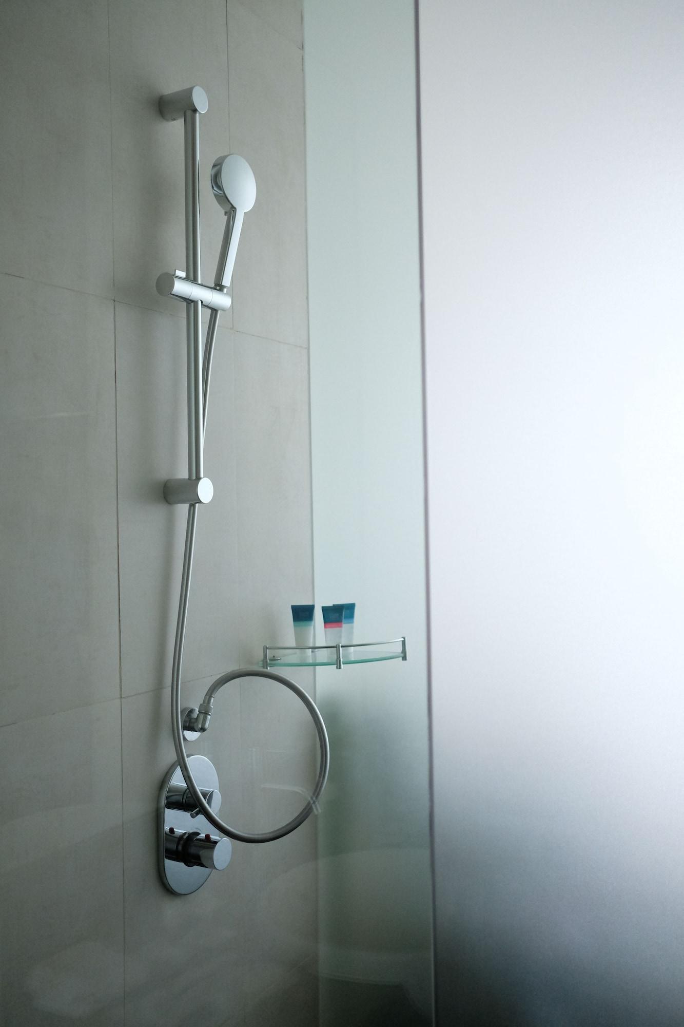 Double King Bed Smoking