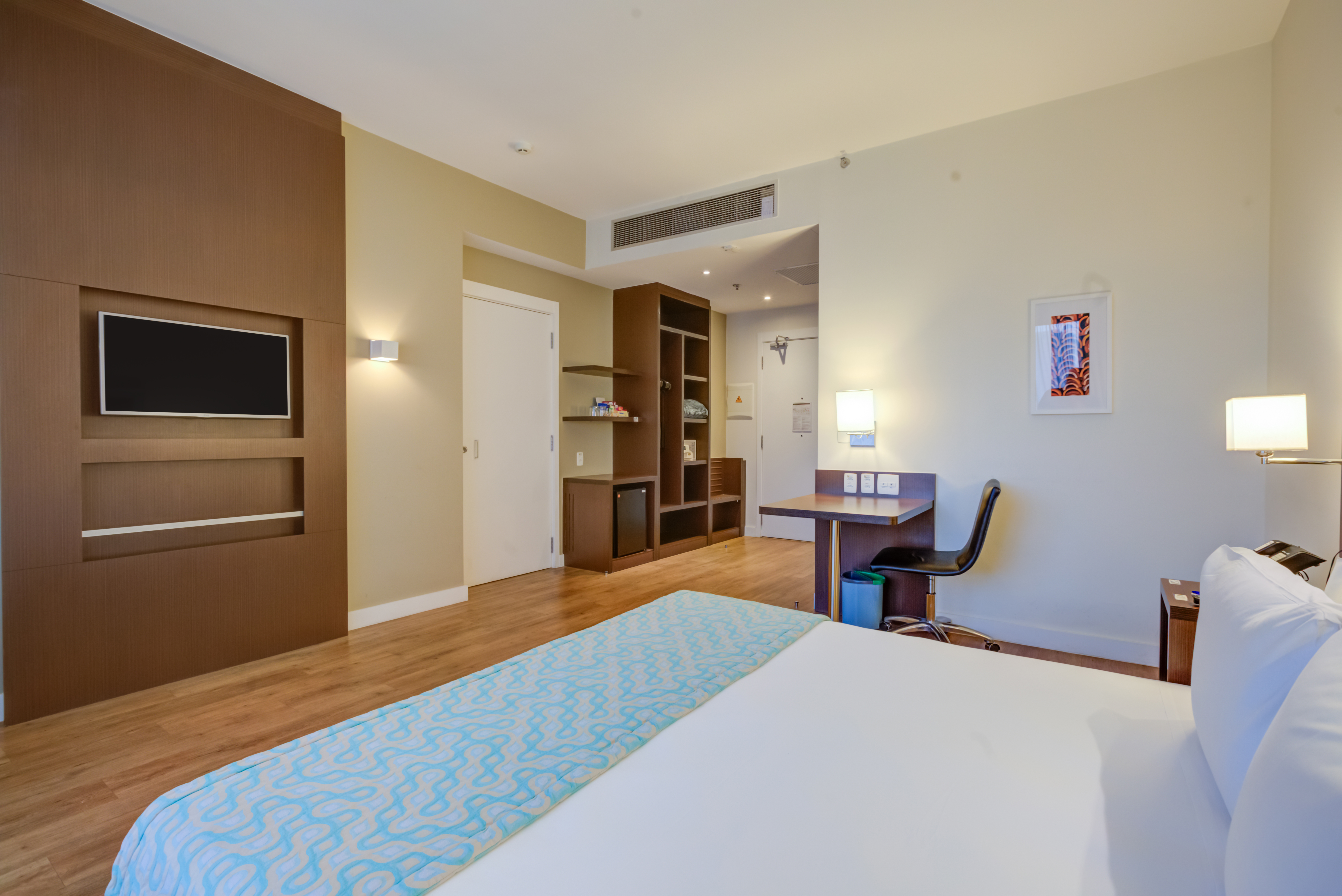 Single Deluxe King Bed