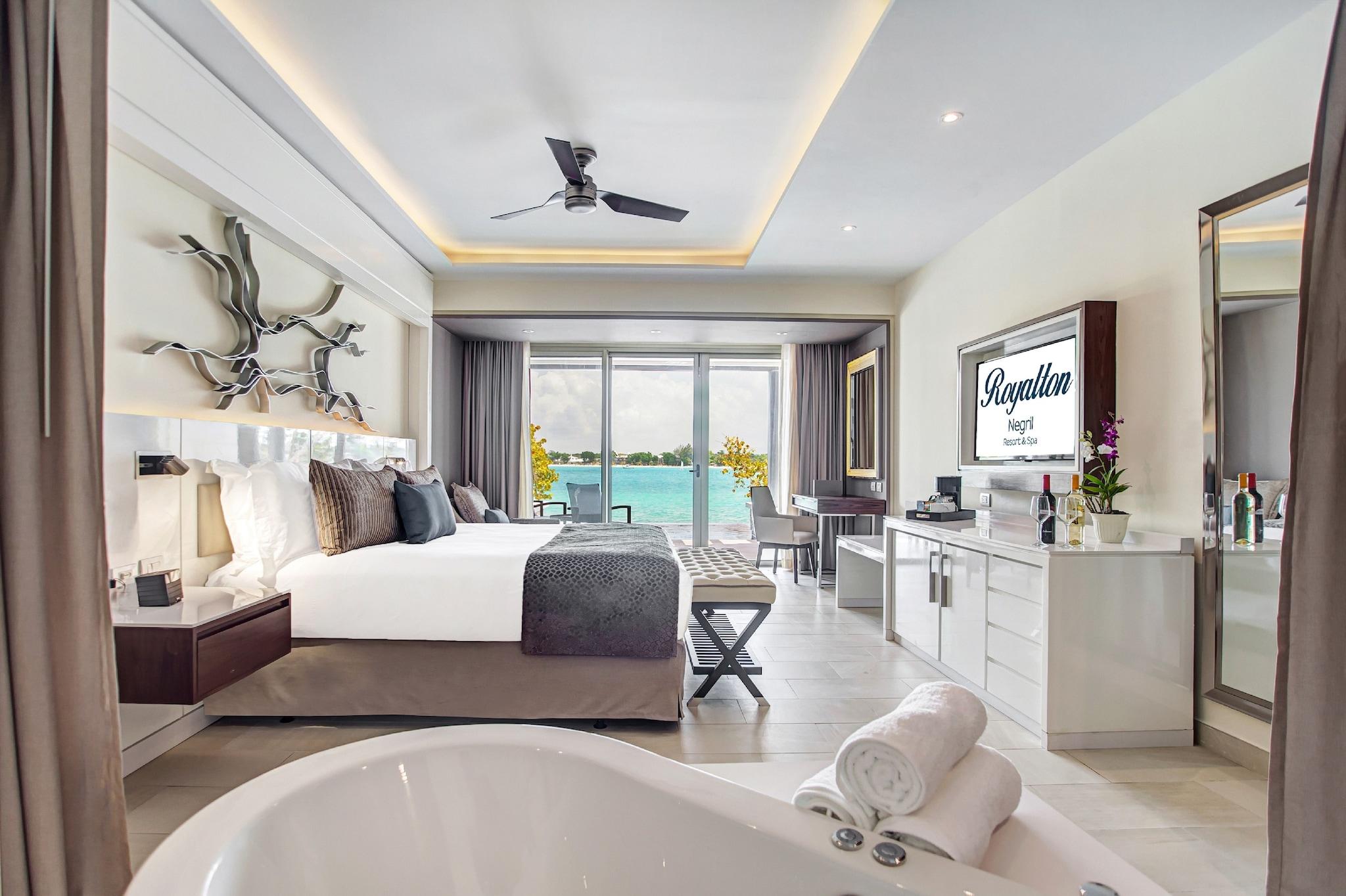 Junior Suite Club King Bed