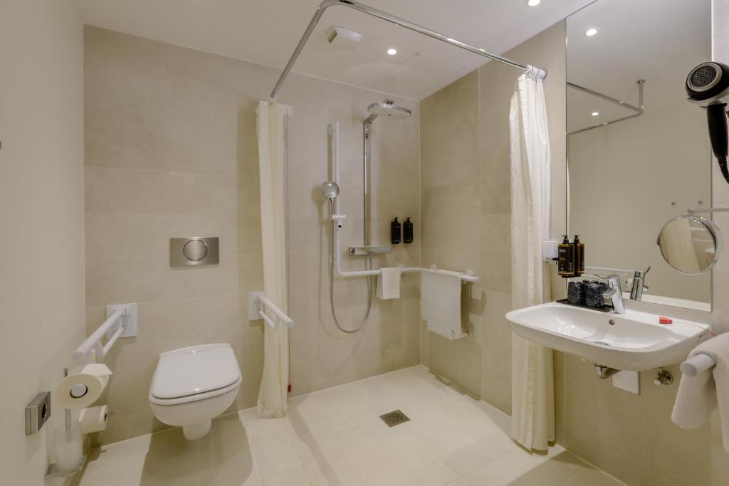 Double Accessible-queen Size Bed