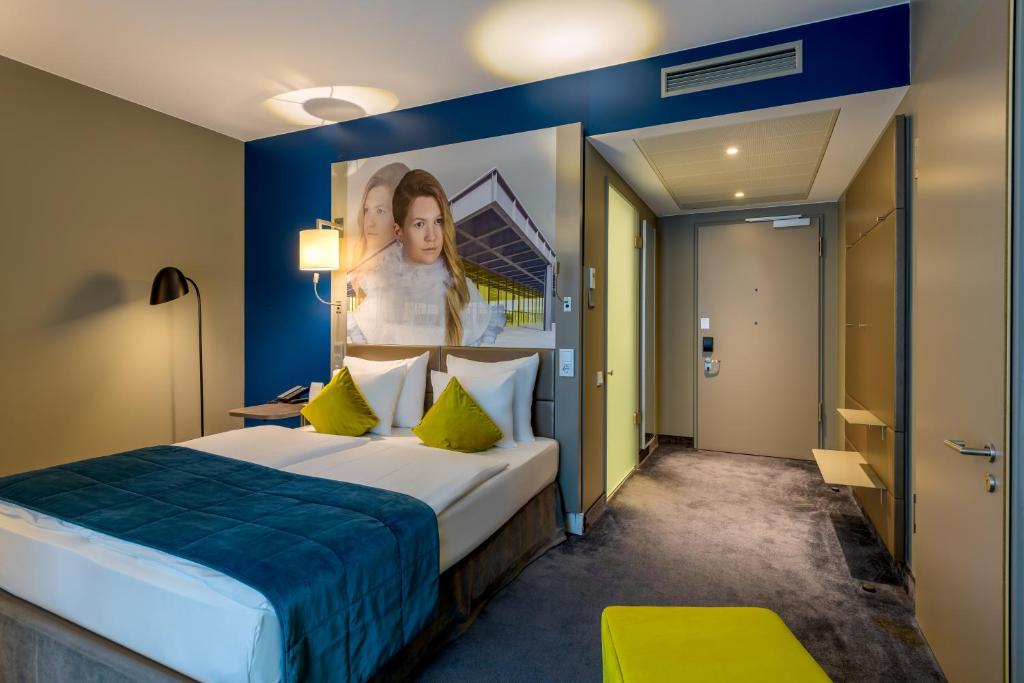 Double Accessible-queen Size Bed