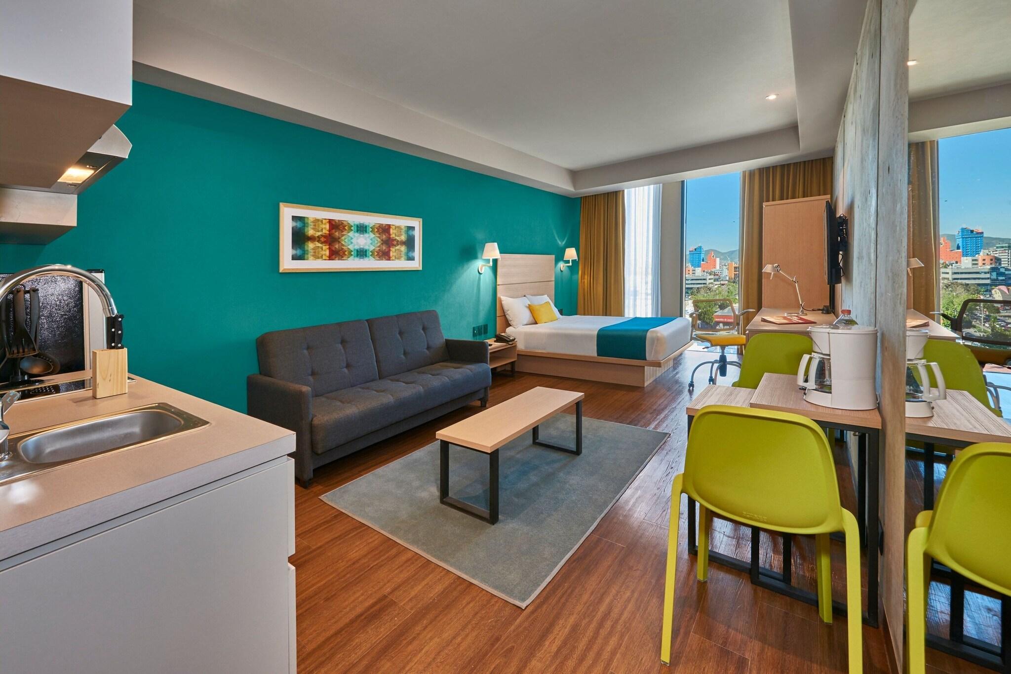 Suite Queen Size Bed