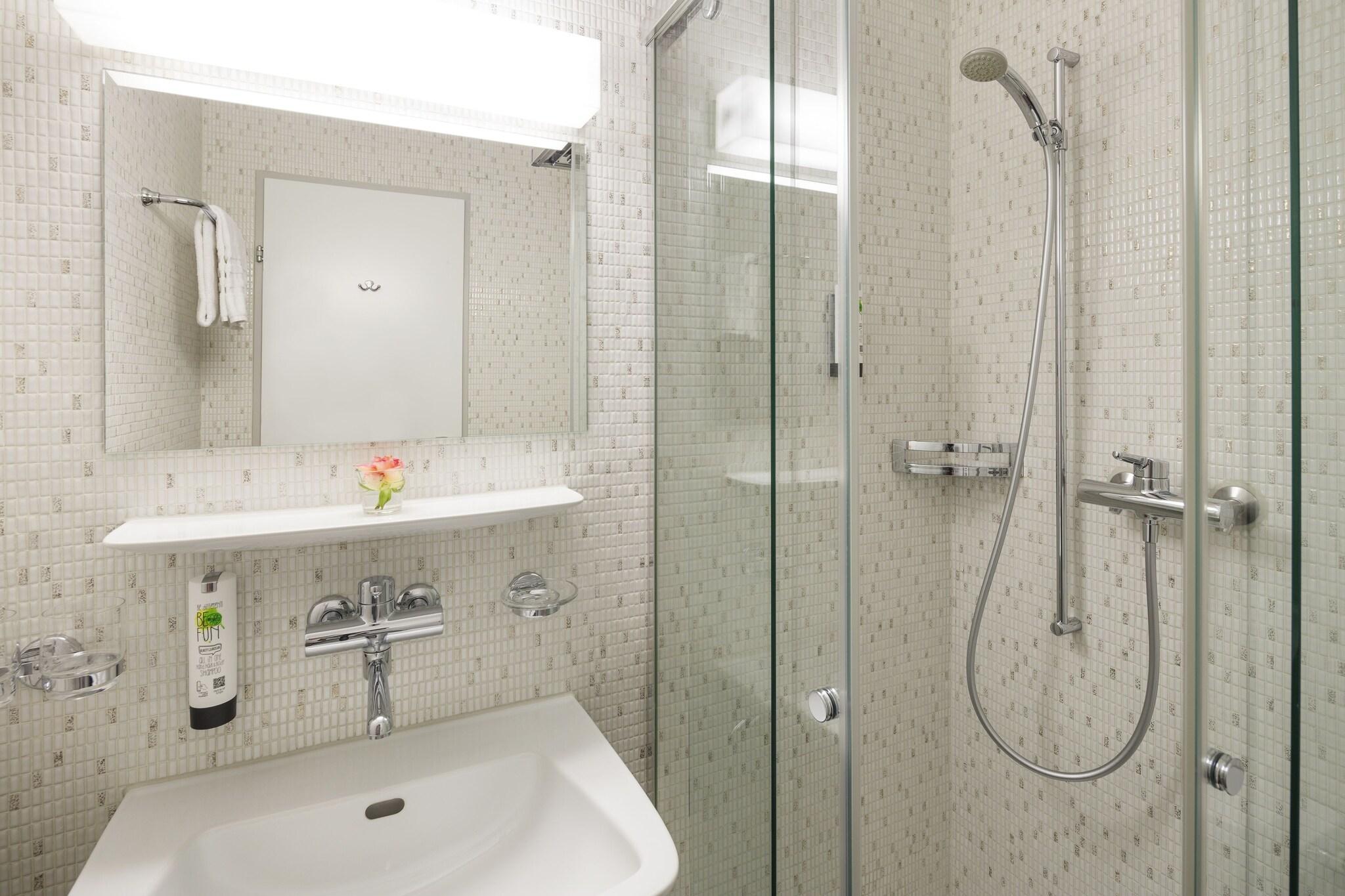 Family Room Deluxe Lake View