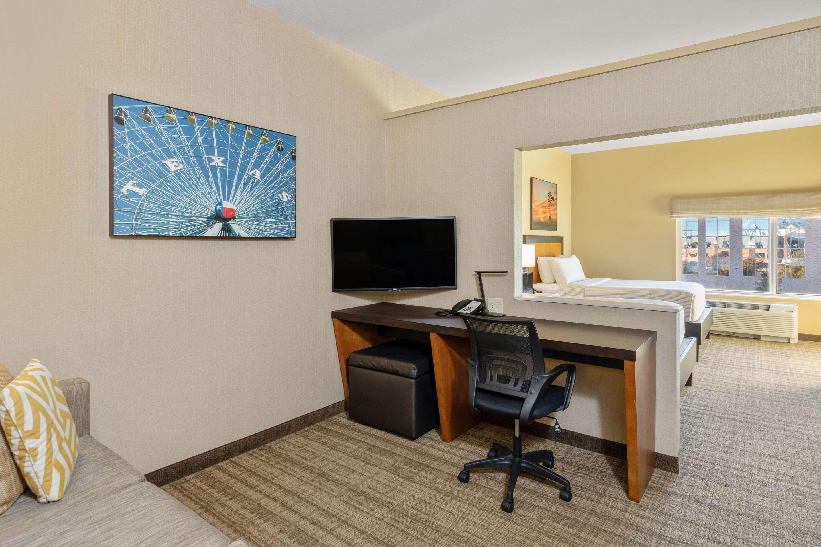 Suite Two Queen Beds Non Smoking