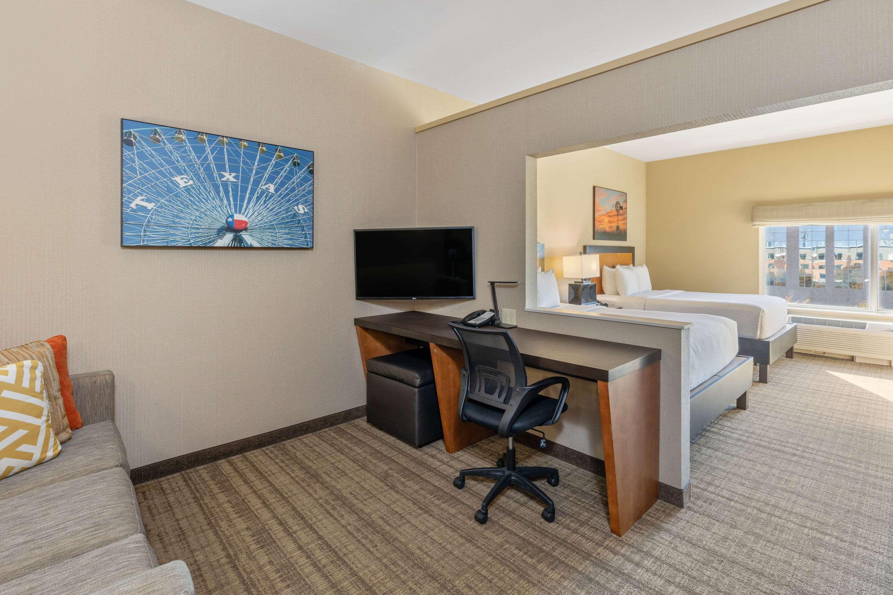 Suite Two Queen Beds Non Smoking