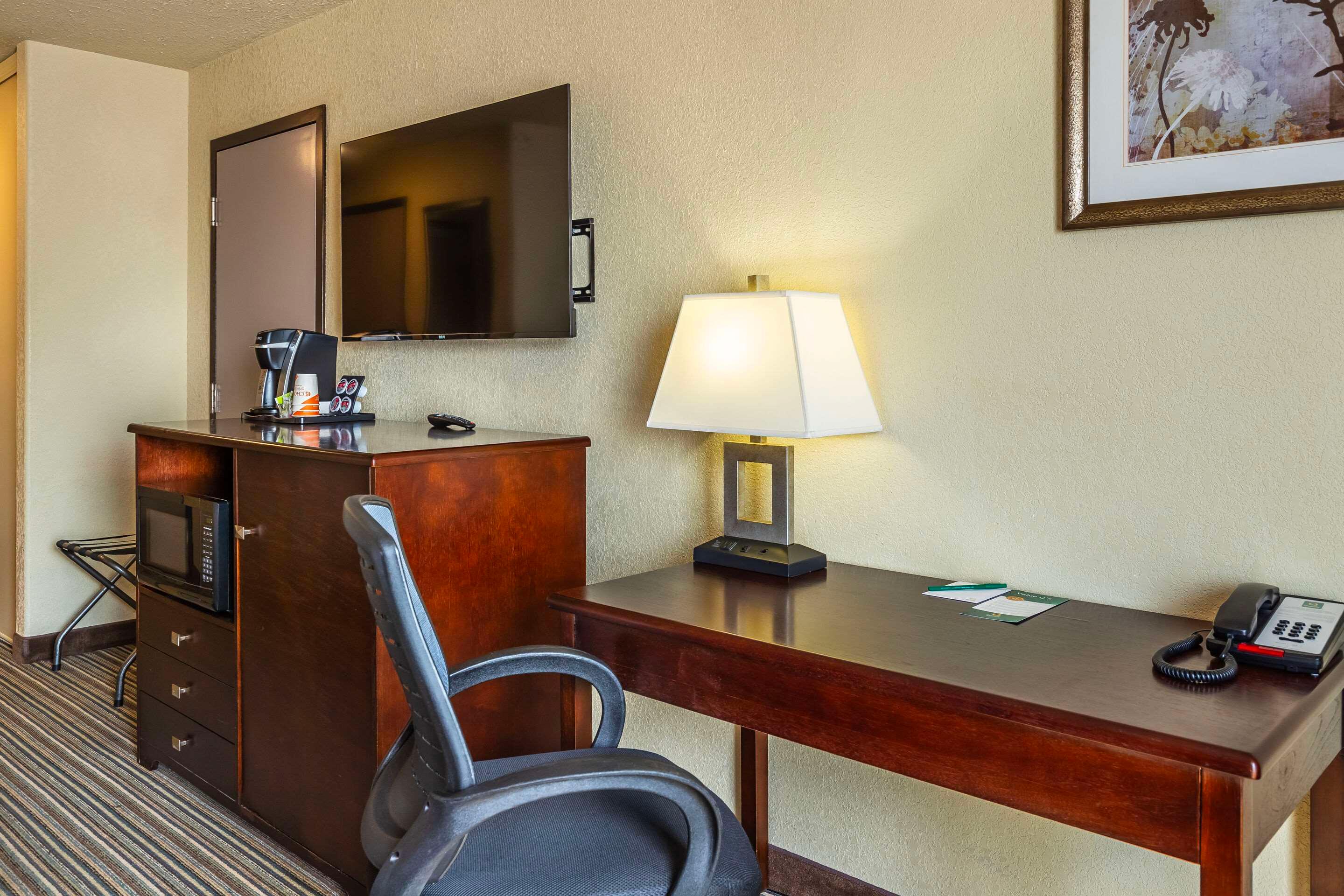 Double Queen Bed Non Smoking