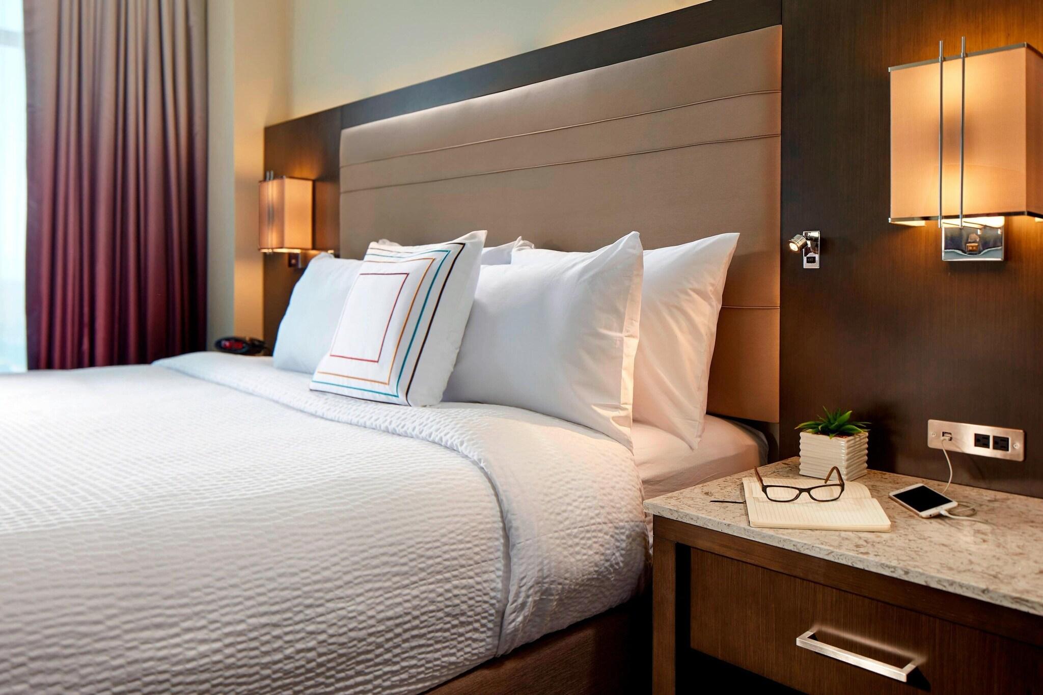 Suite Deluxe King Bed