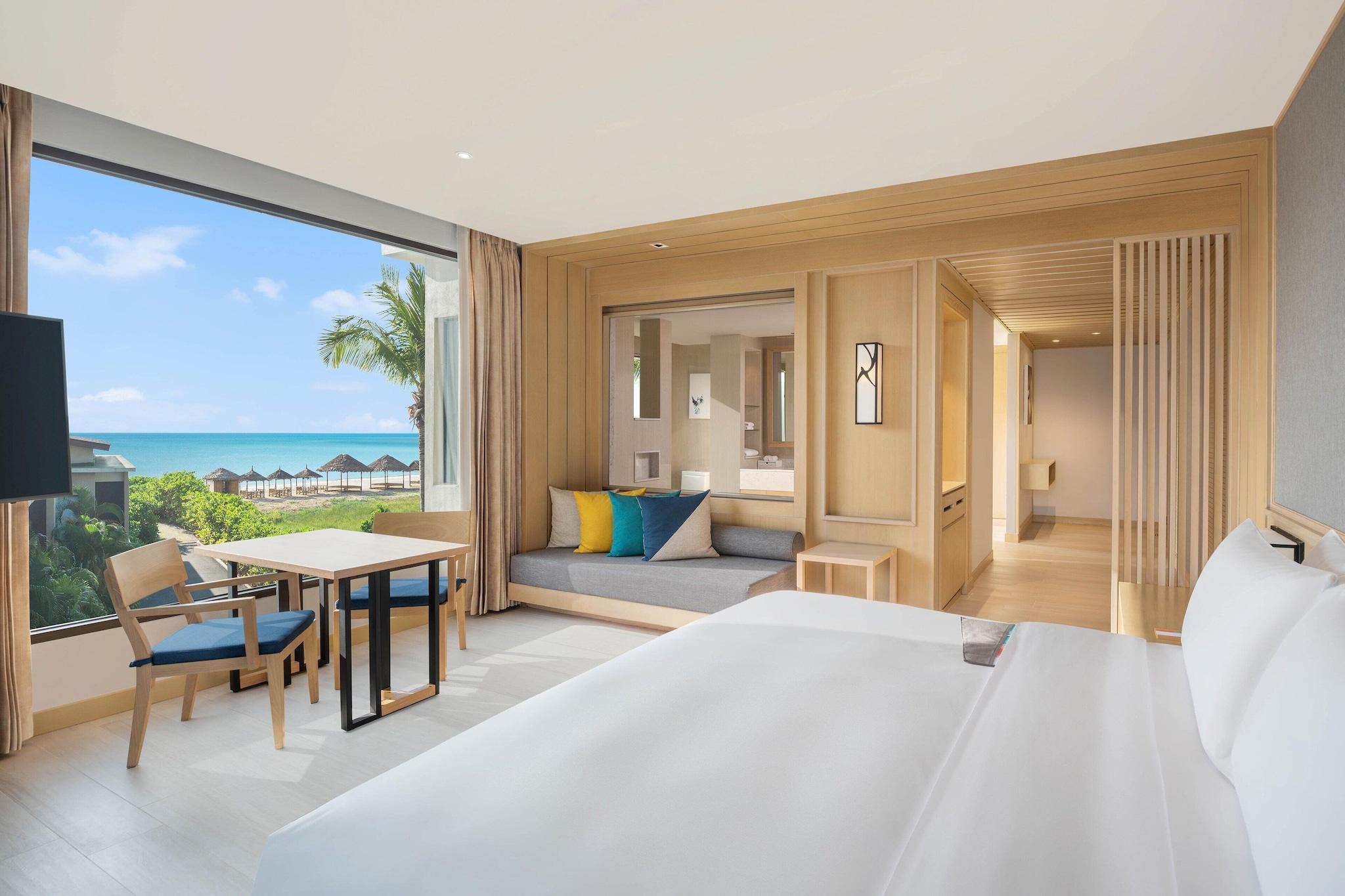 Studio Pool View King Bed