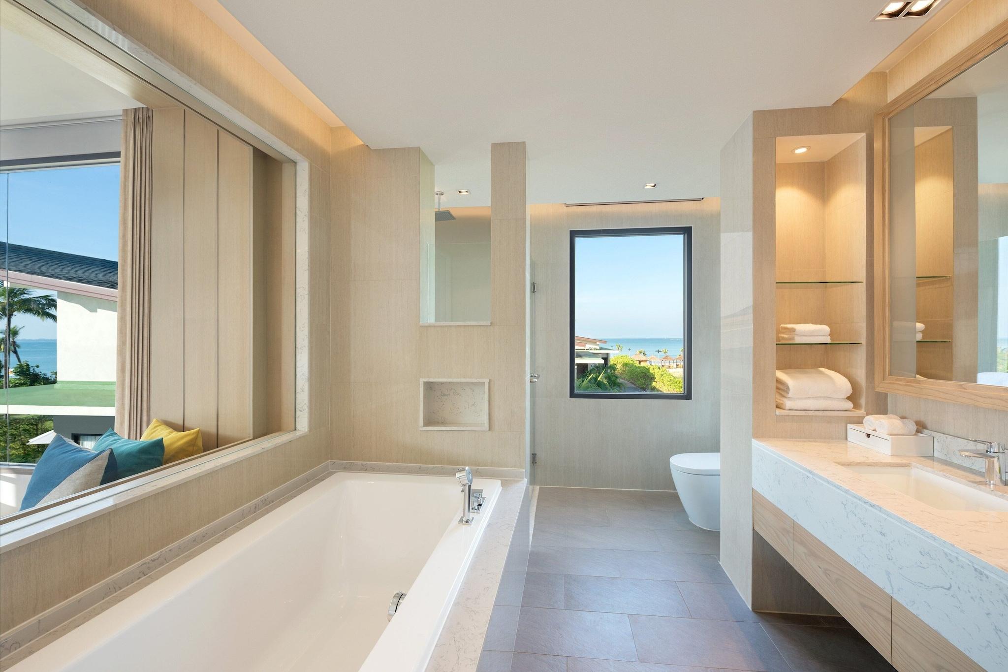 Studio Pool View King Bed