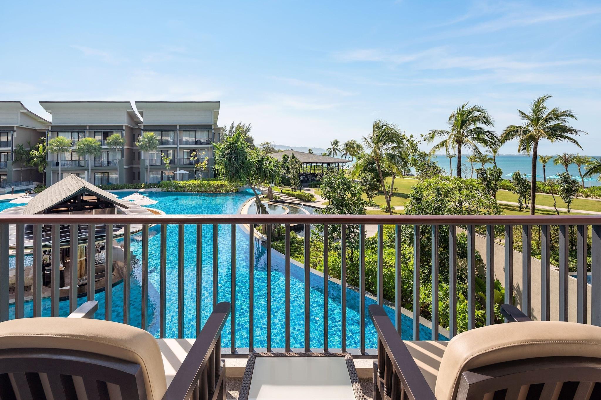 Studio Pool View King Bed