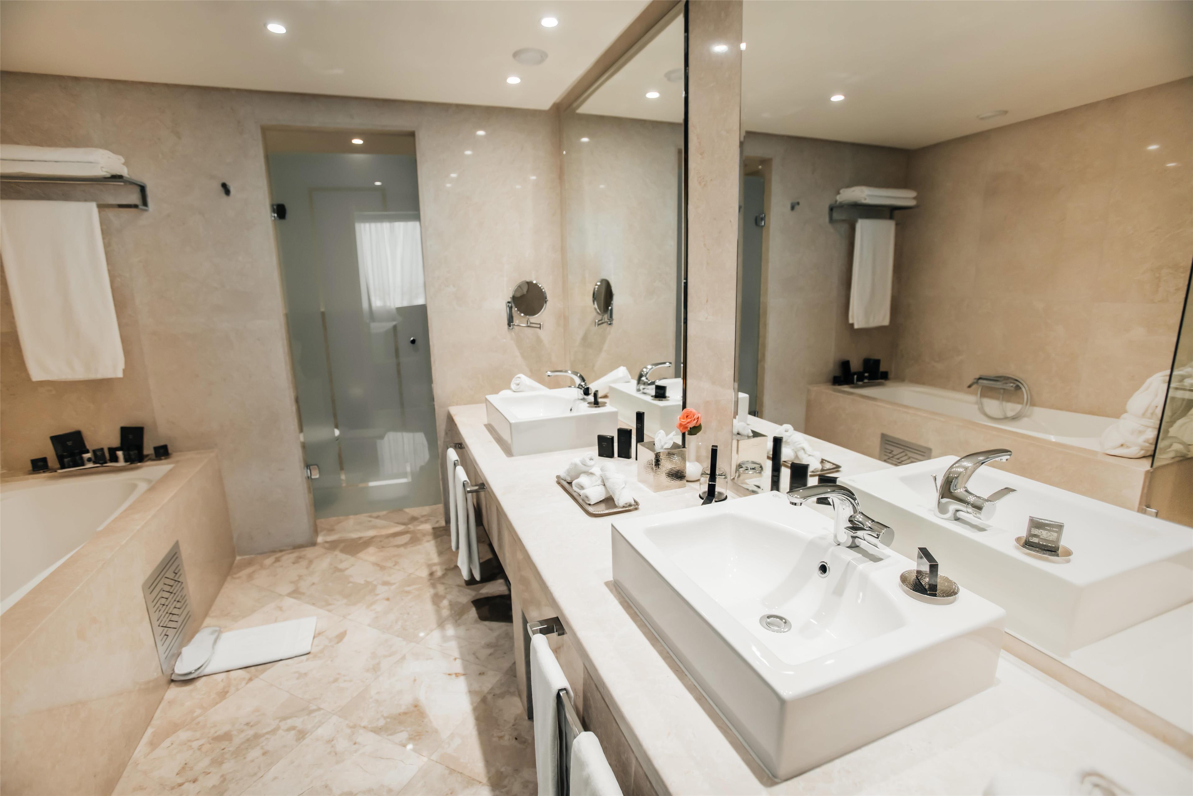 Suite with Kitchenette