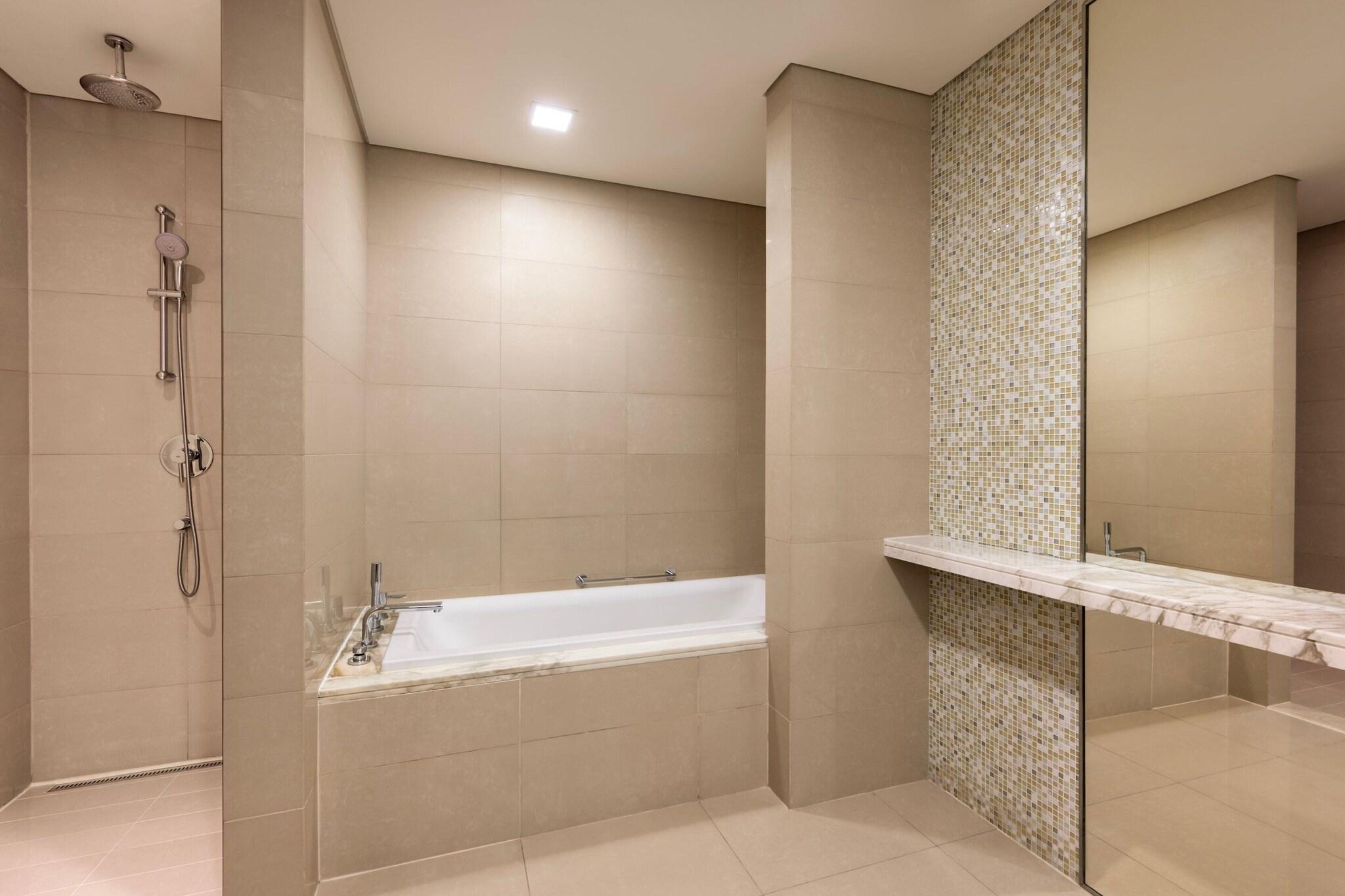 Suite Double Bed Smoking