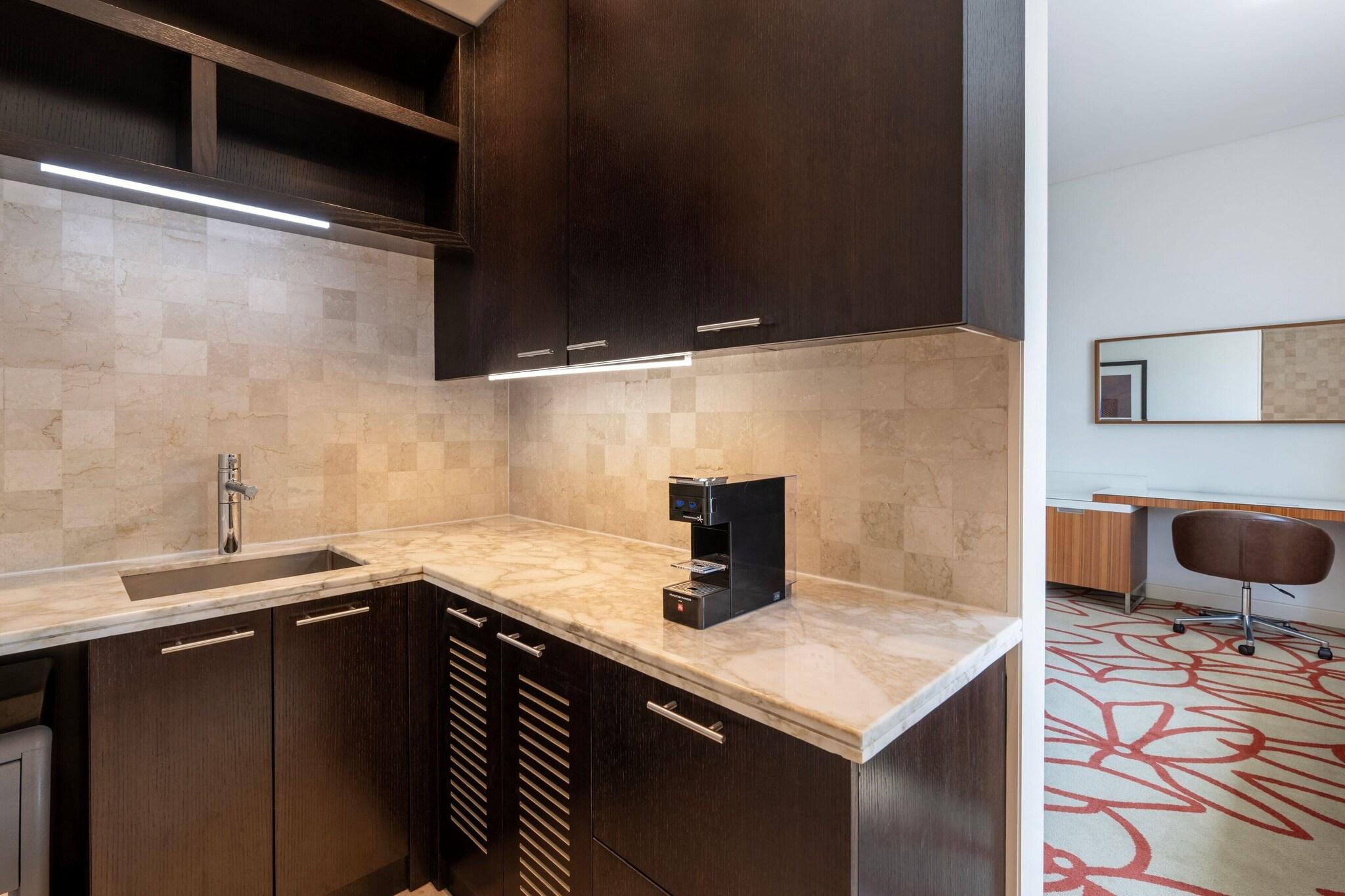 Suite King Bed Smoking