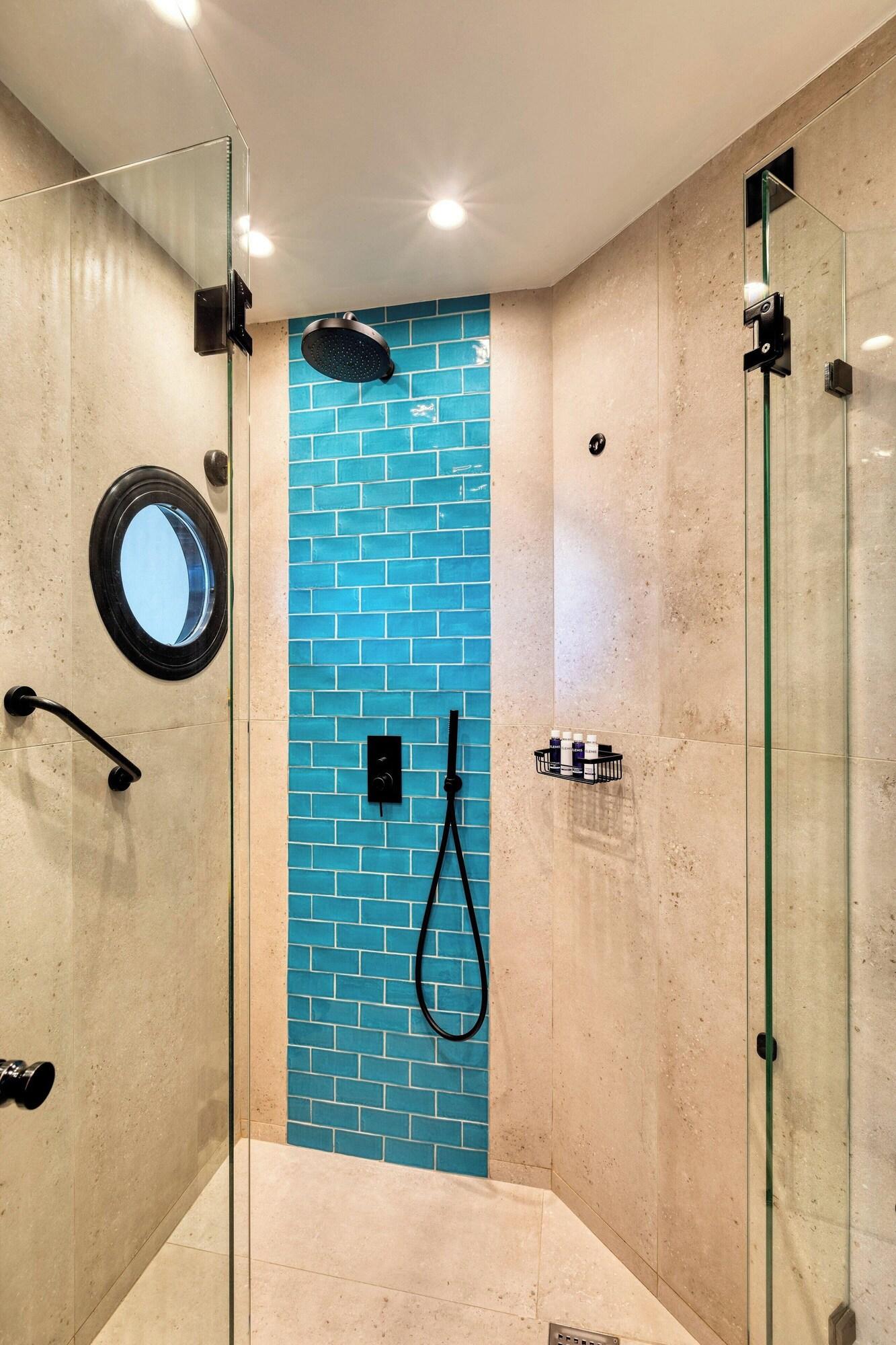 Suite Queen Size Bed