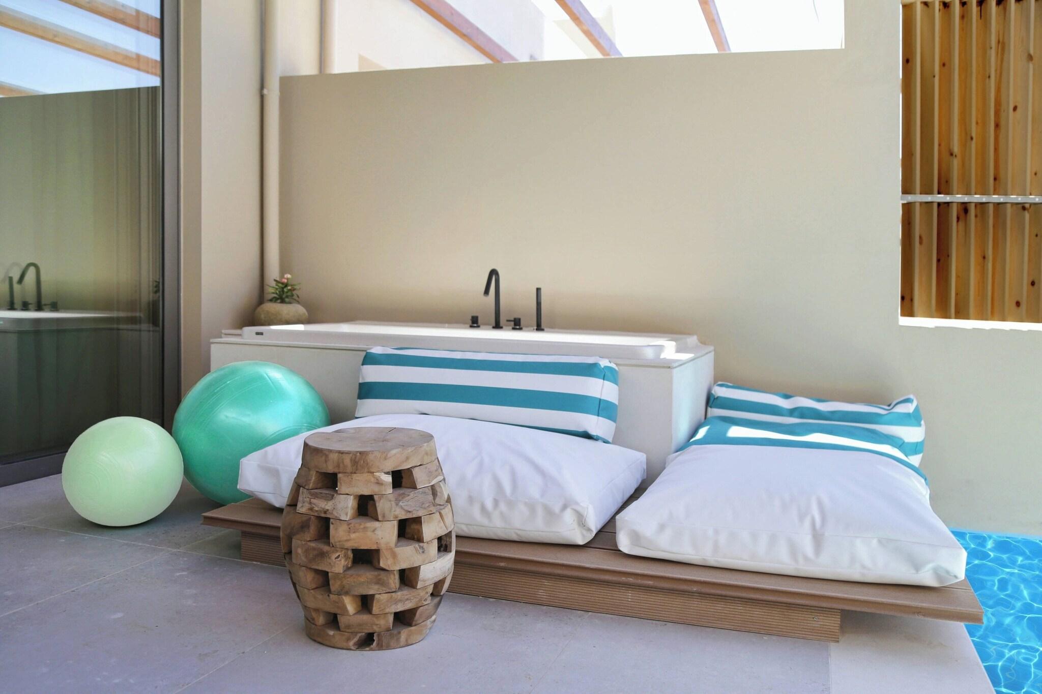 Double Pool View King Bed