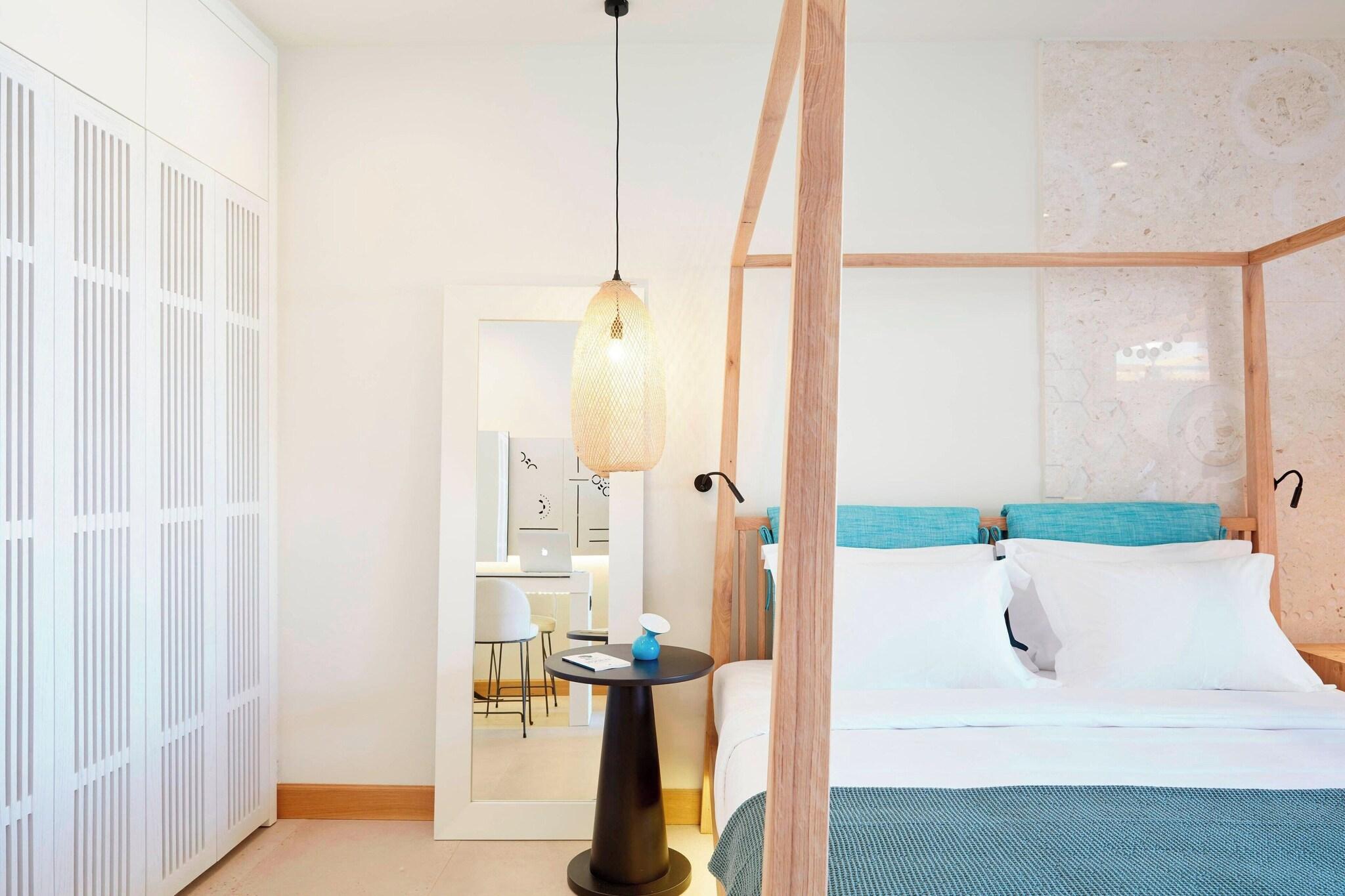 Double Pool View King Bed