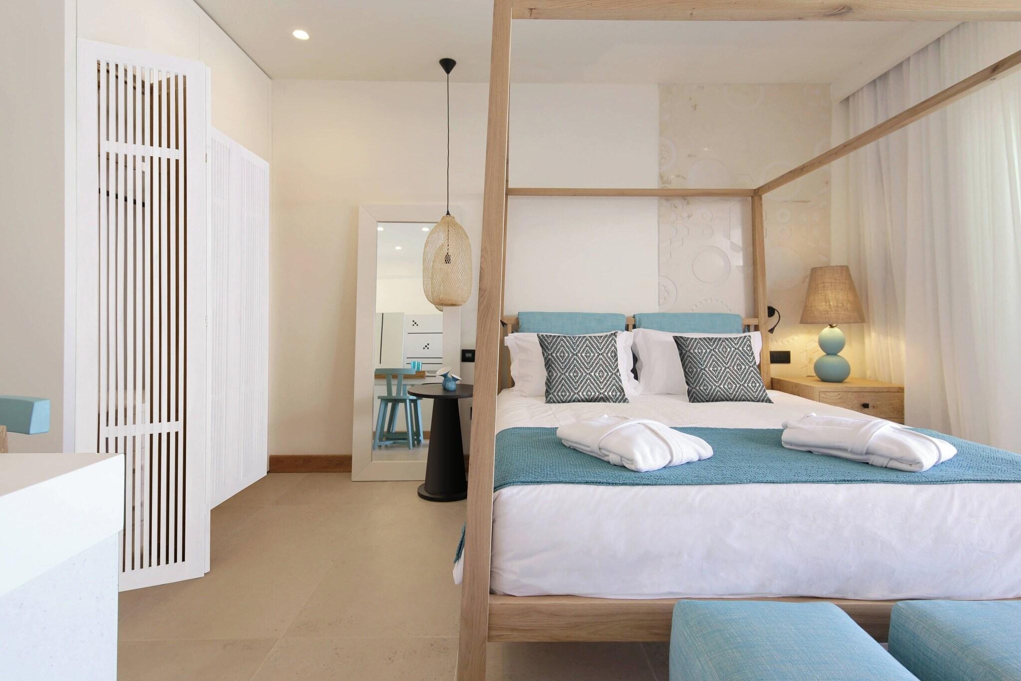 Double Pool View King Bed