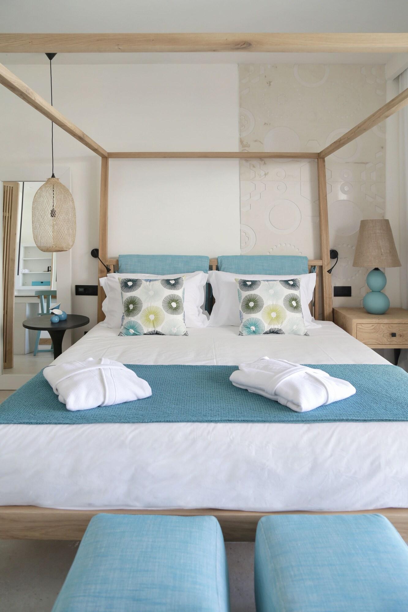 Double Pool View King Bed