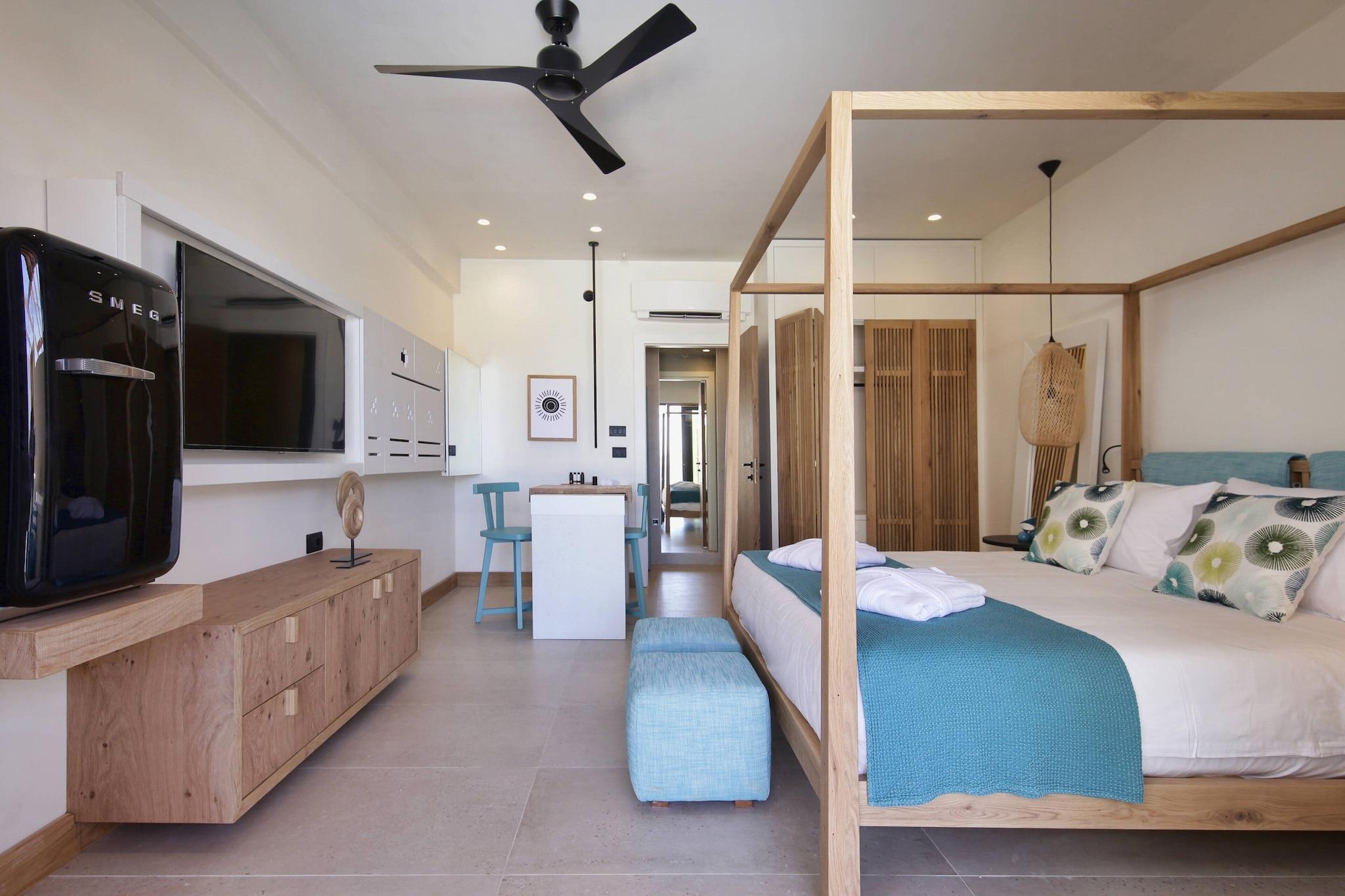 Double Pool View King Bed