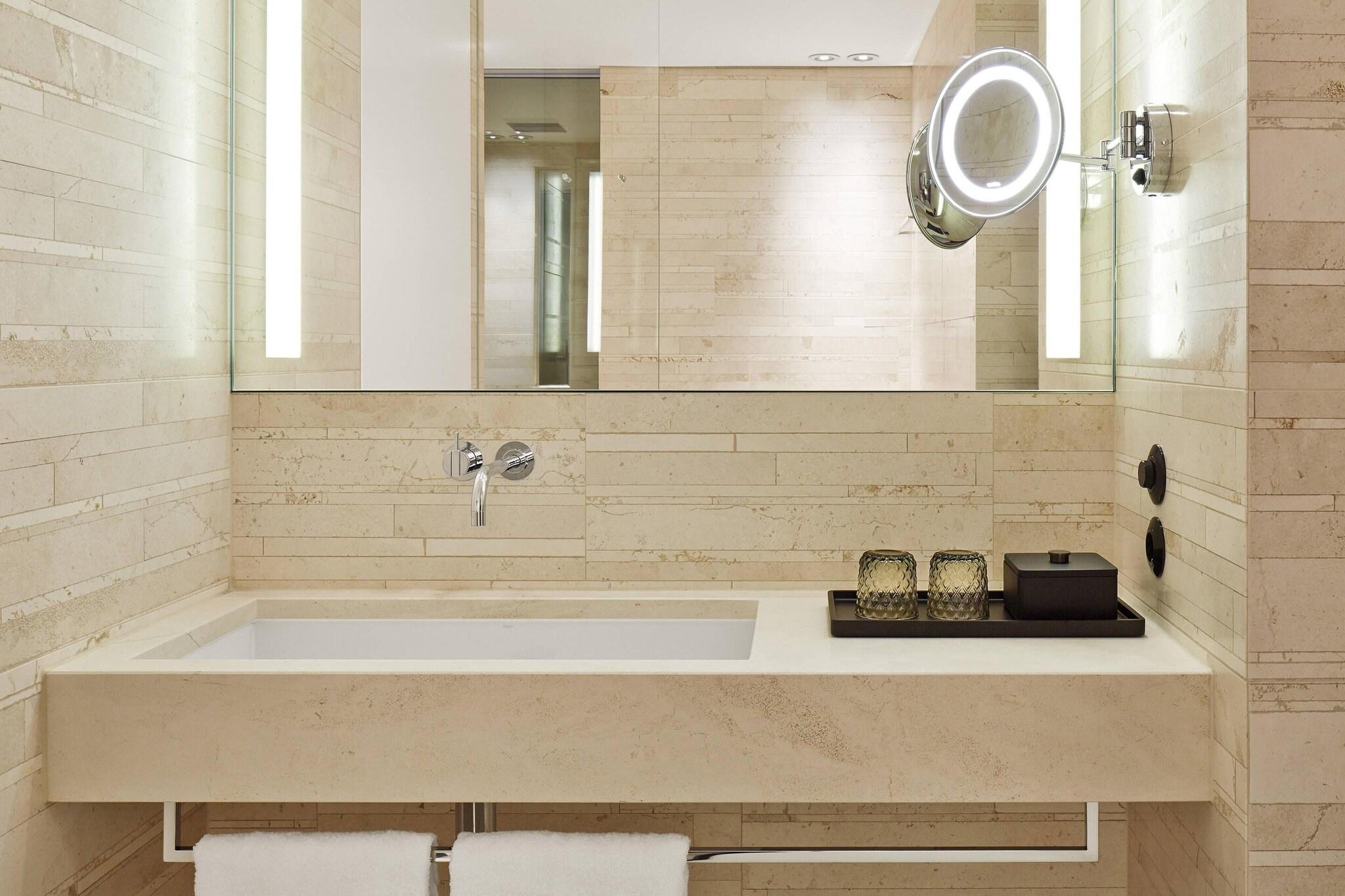 Double Deluxe King Bed