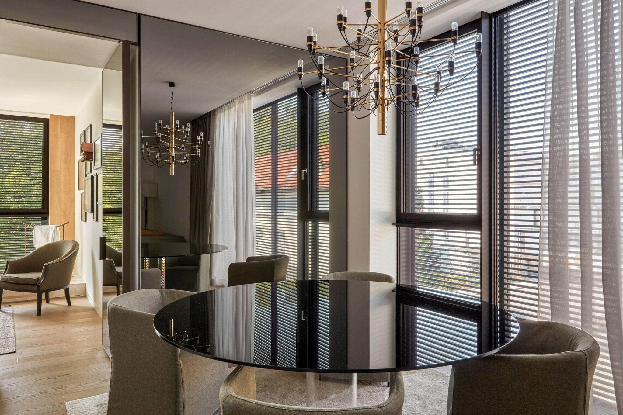 Suite Deluxe King Bed