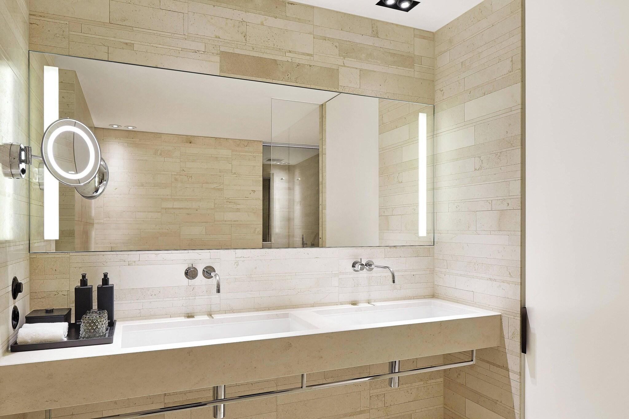 Junior Suite King Bed One Bedroom 