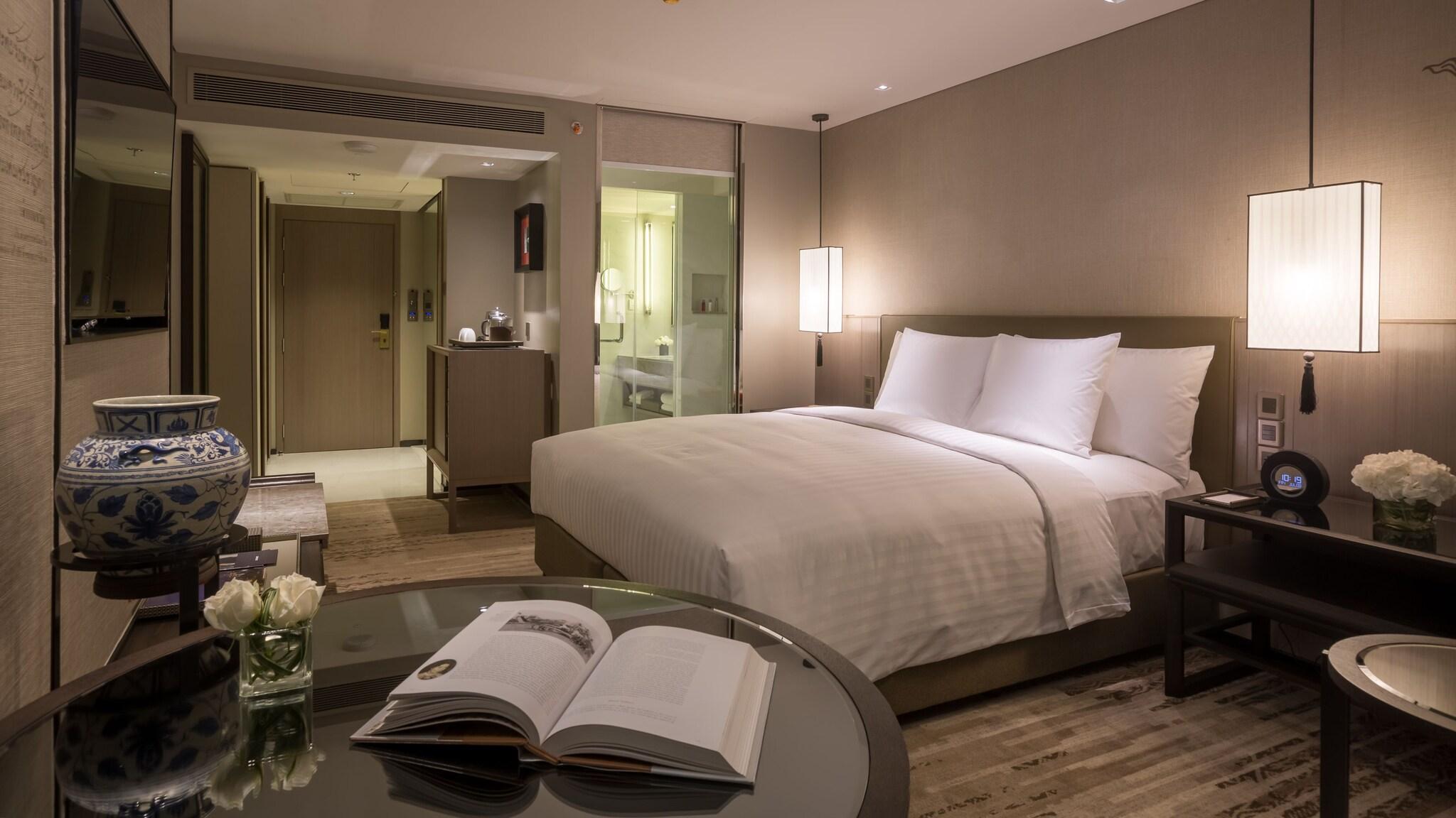 Double Deluxe King Bed