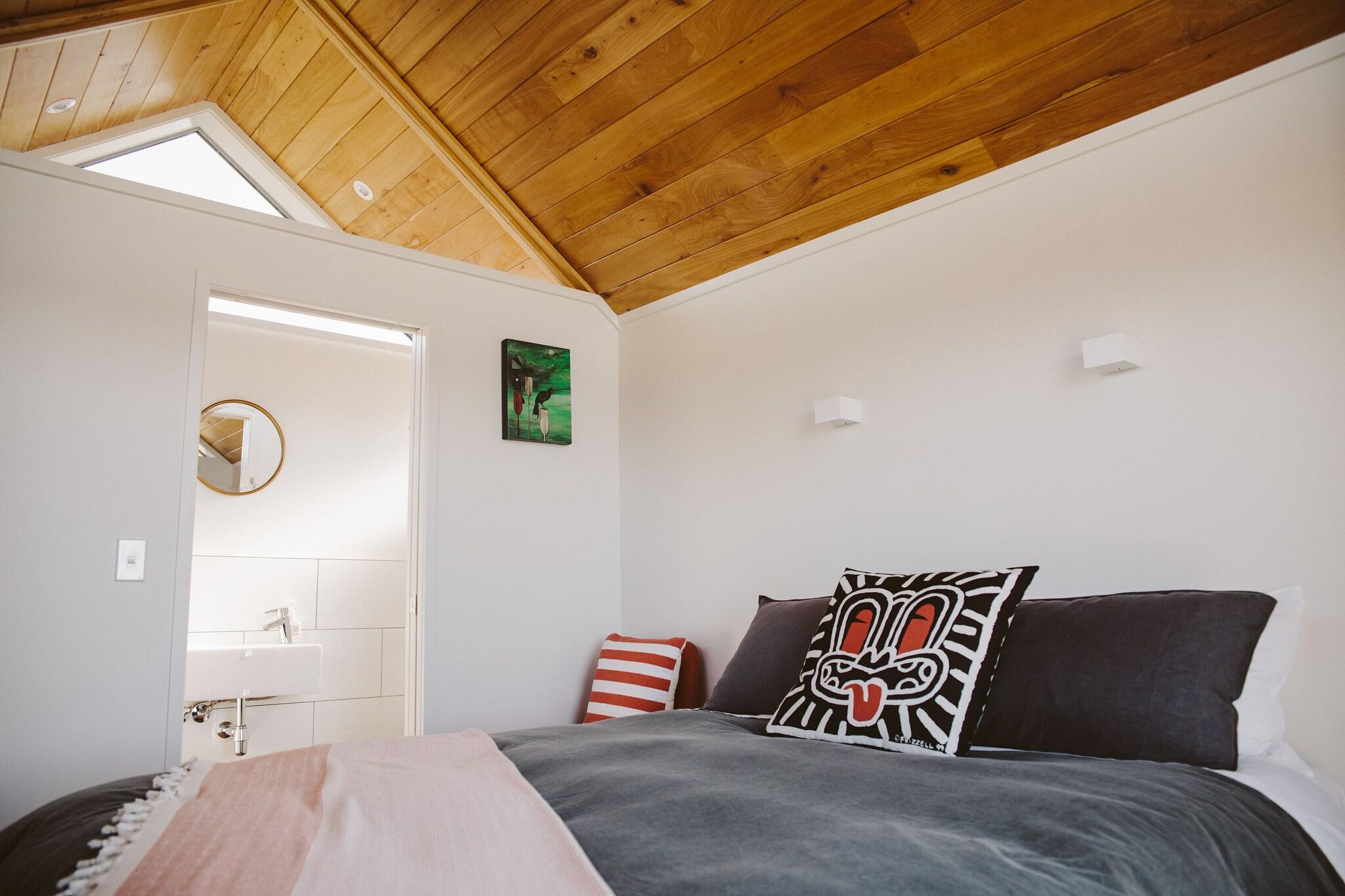 Suite Queen Size Bed