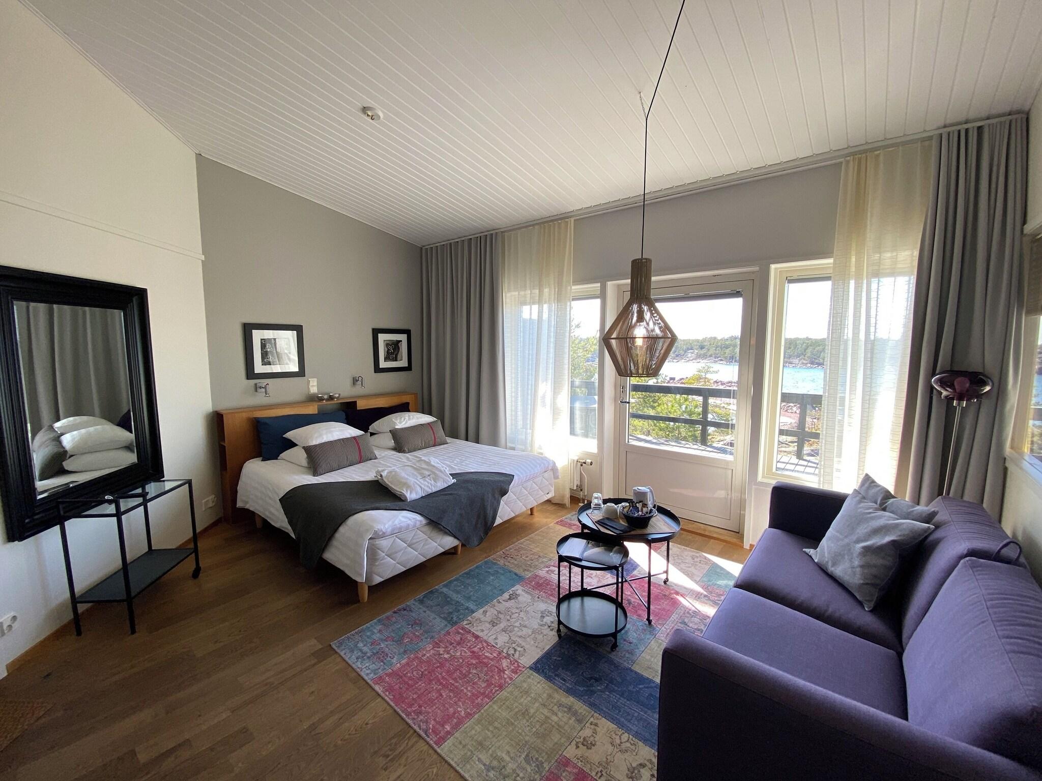 Junior Suite Queen Size Bed