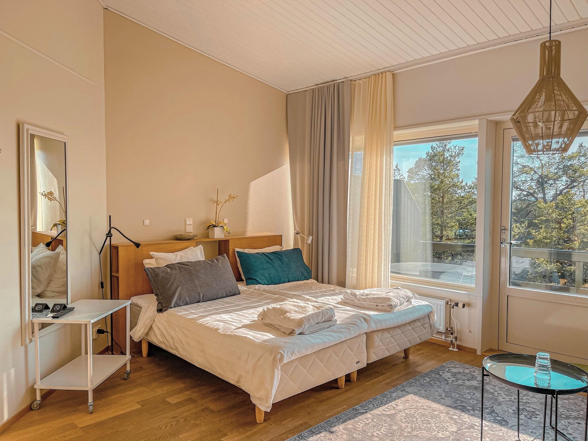 Junior Suite Queen Size Bed