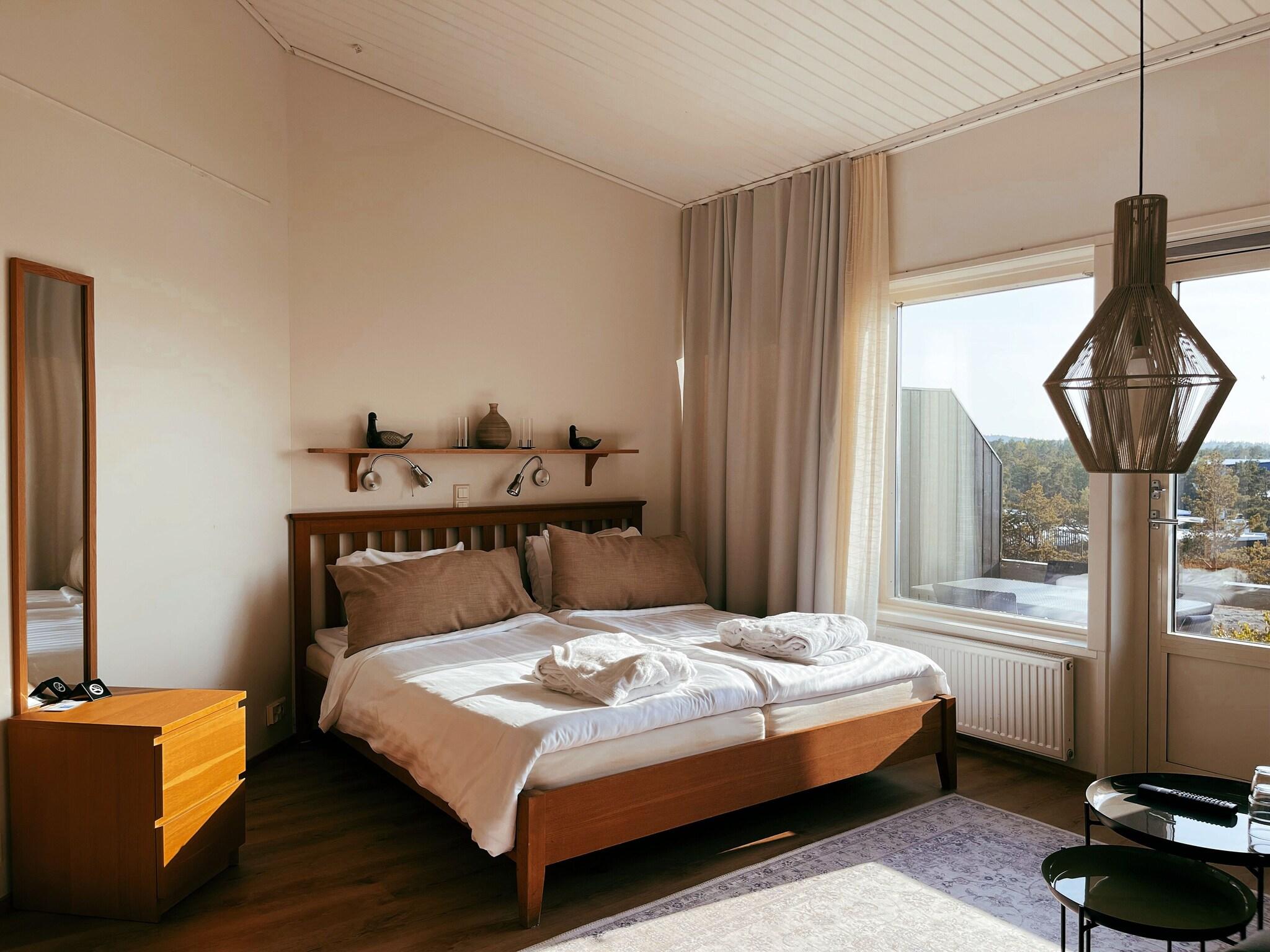 Junior Suite Queen Size Bed