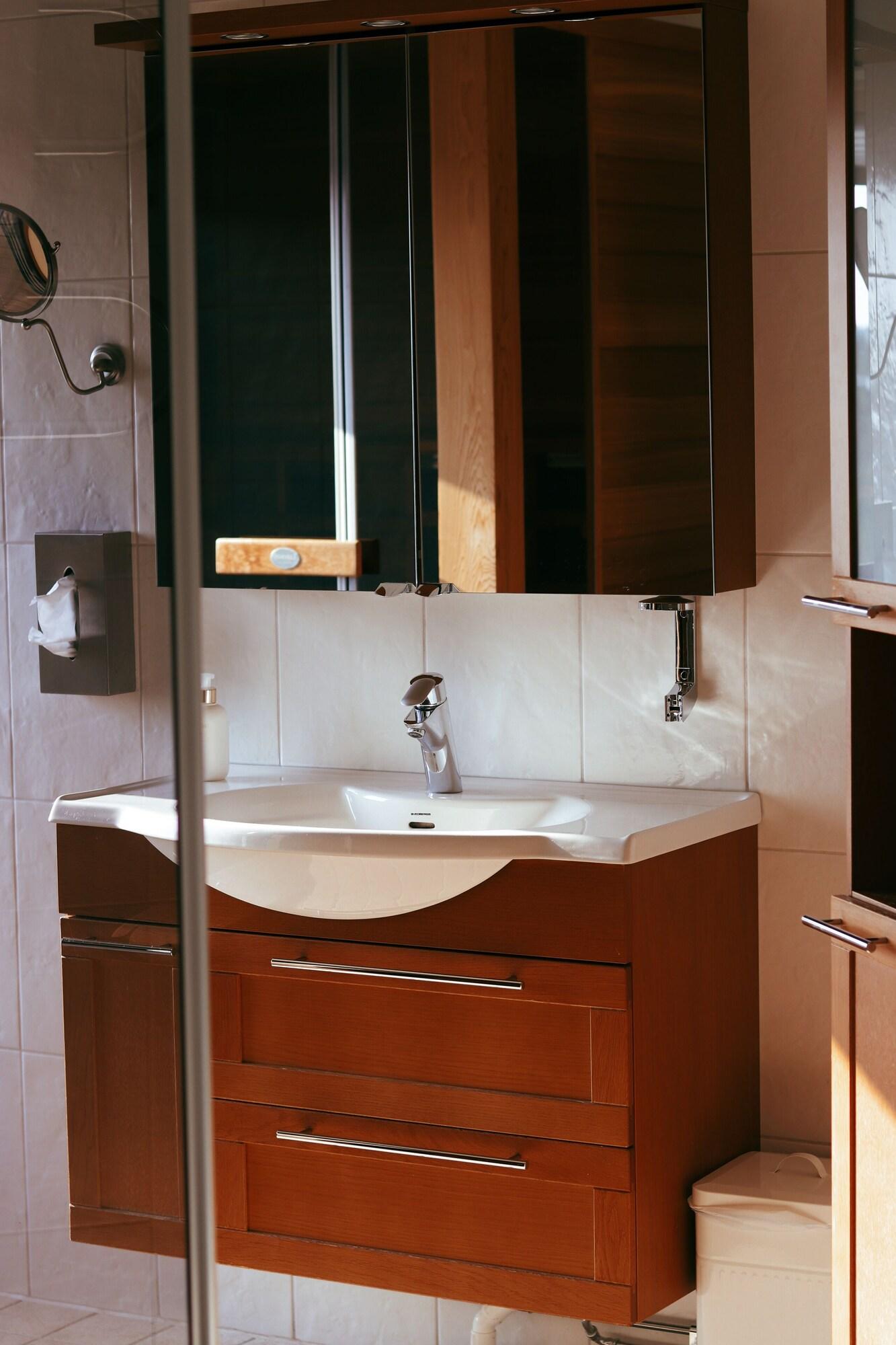 Junior Suite Queen Size Bed