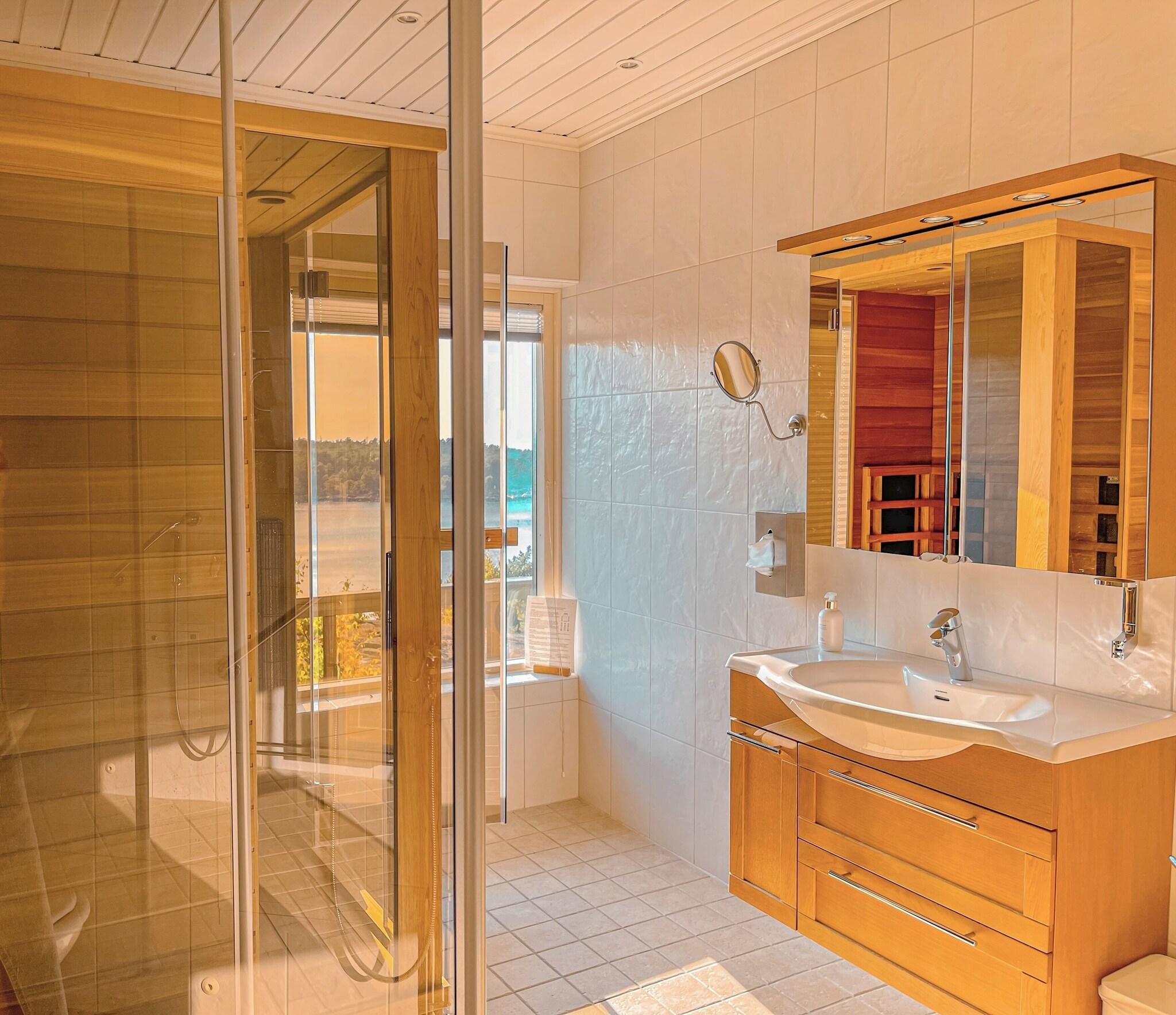 Junior Suite Queen Size Bed