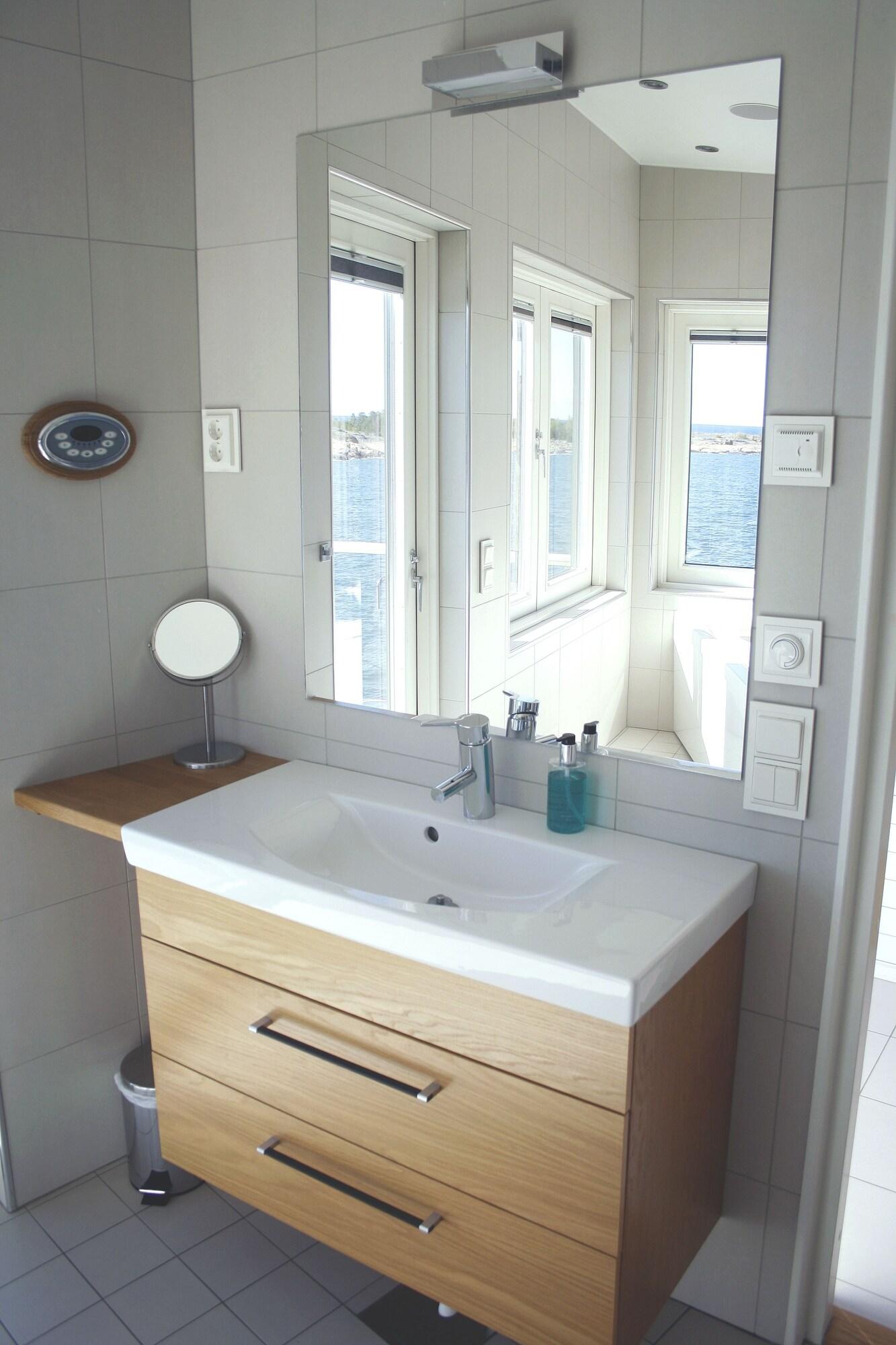 Villa Queen Size Bed