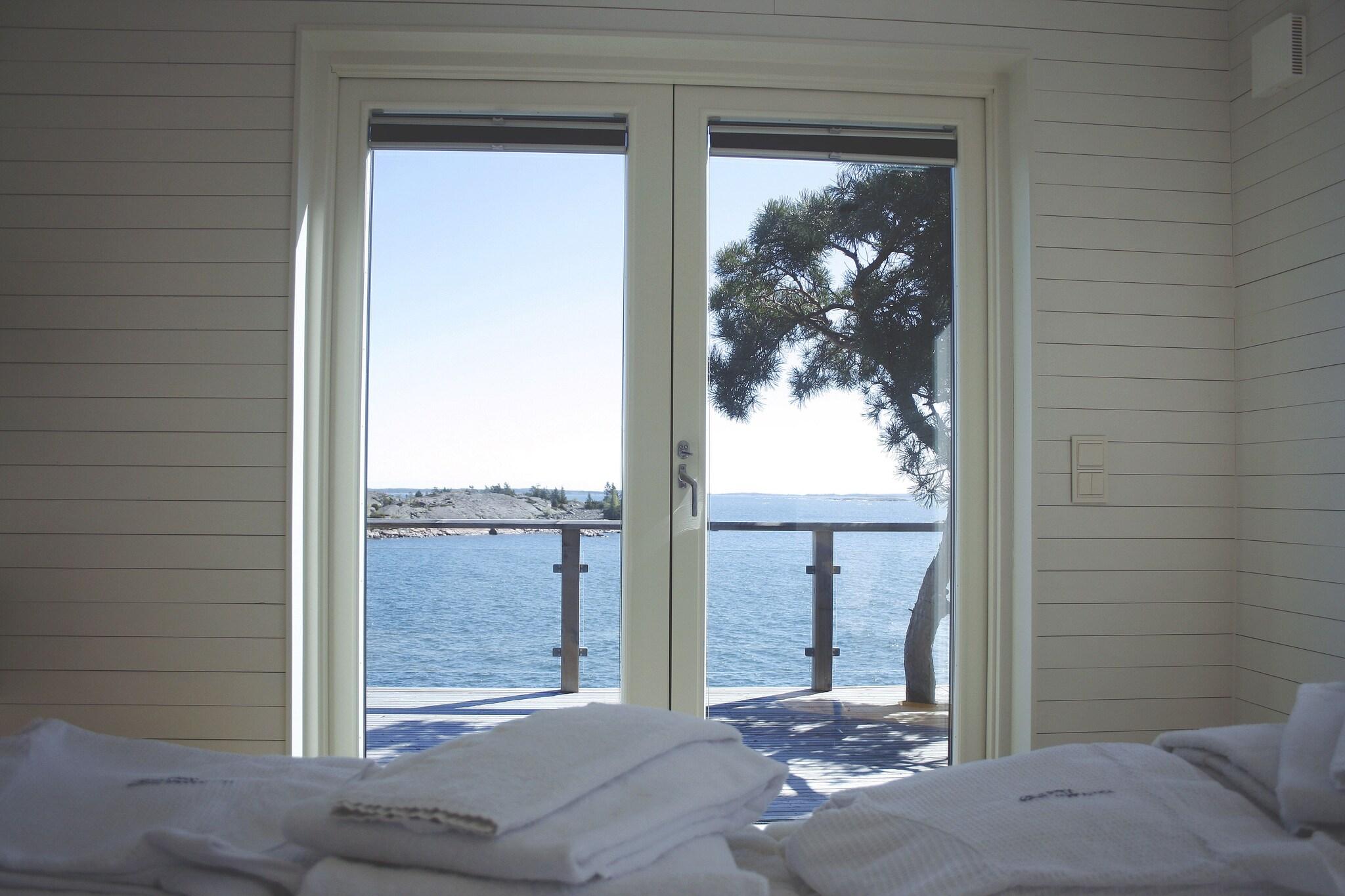 Villa Queen Size Bed