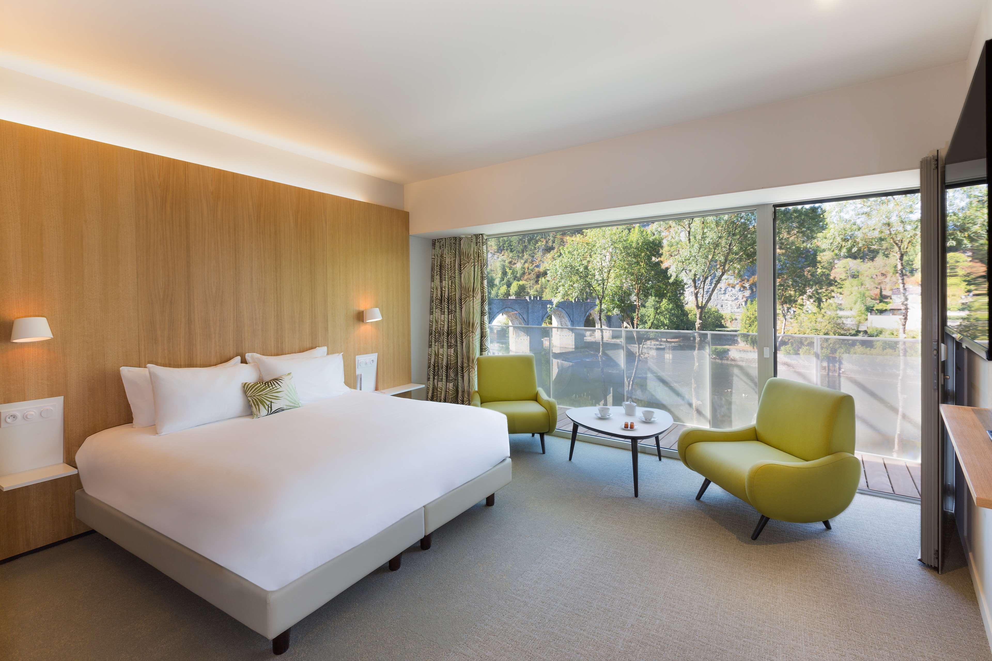 Double King Bed Non Smoking