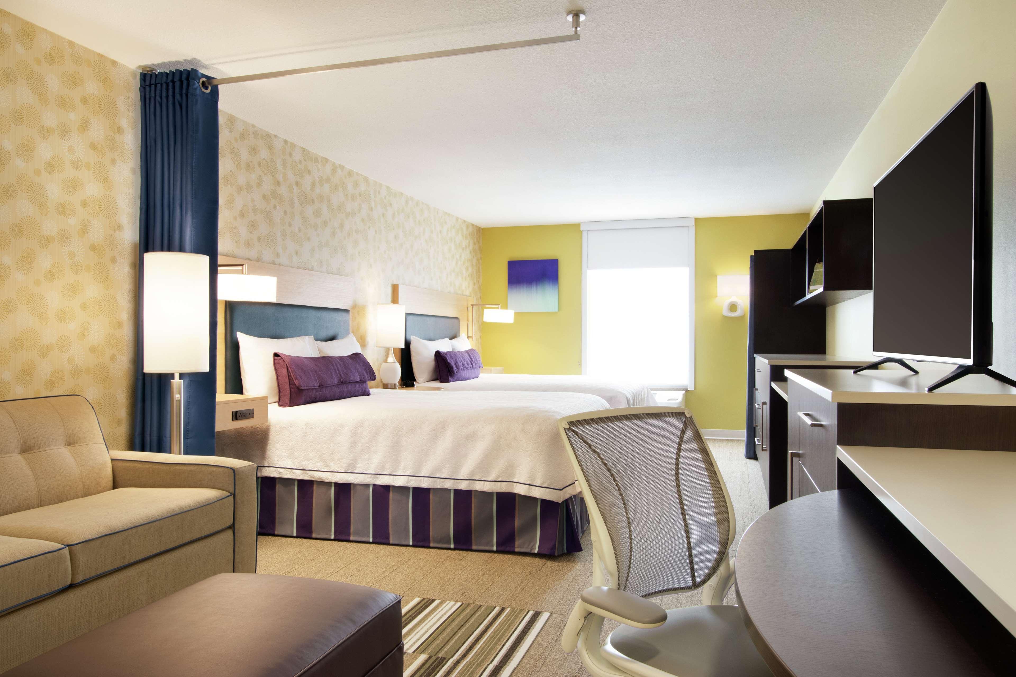 Studio Two Queen Beds Non Smoking