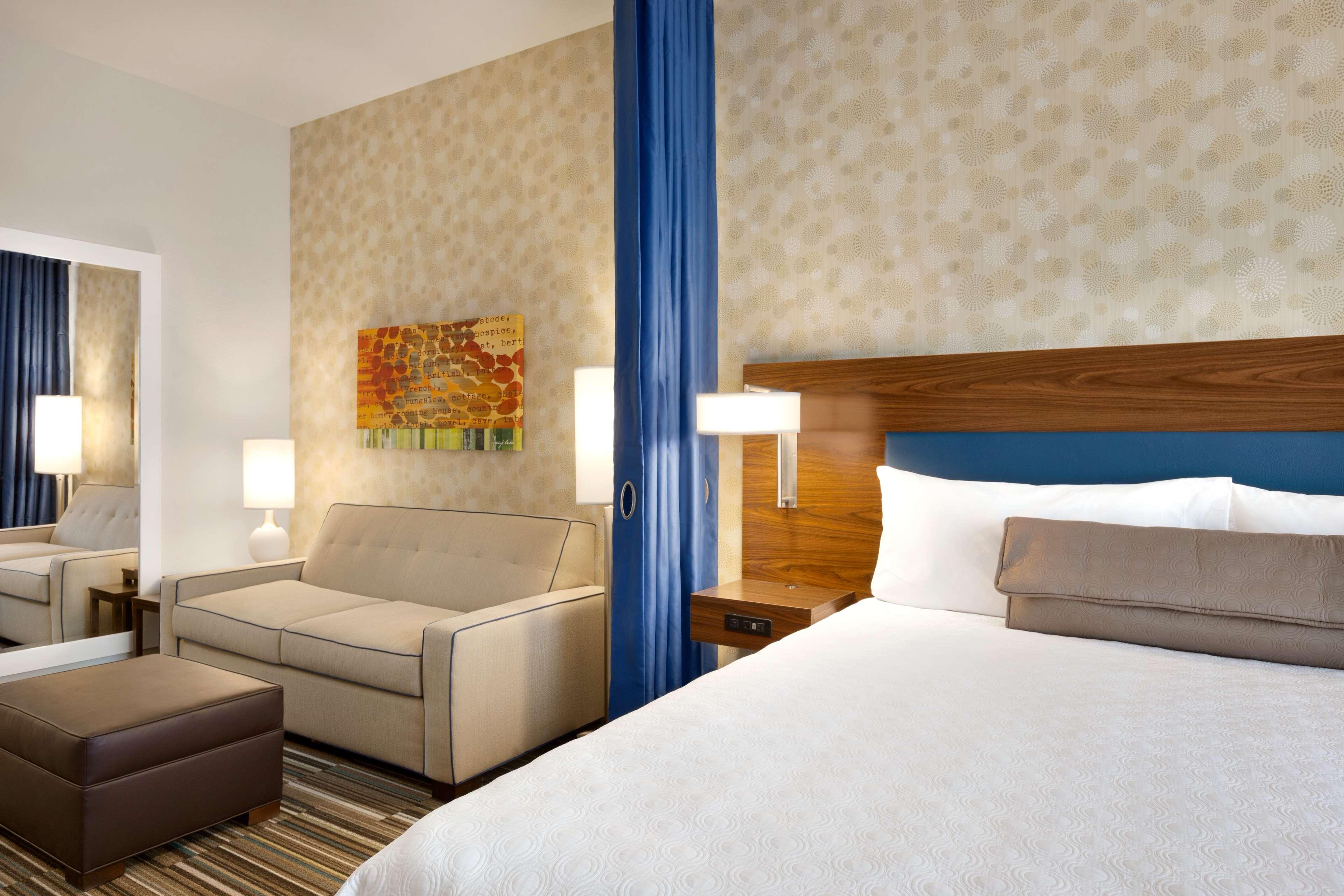 Studio Accessible King Size Bed