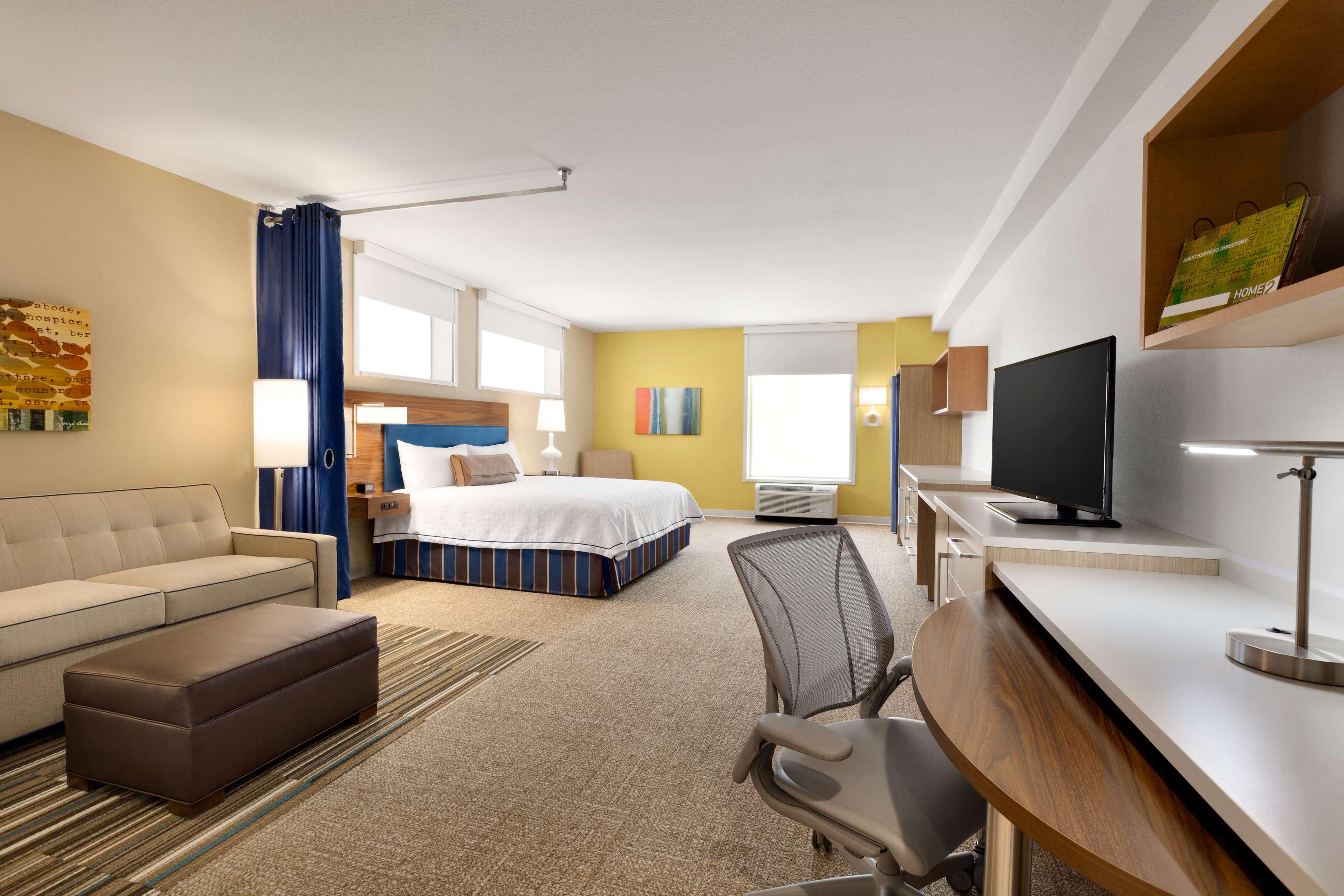 Studio Accessible King Size Bed