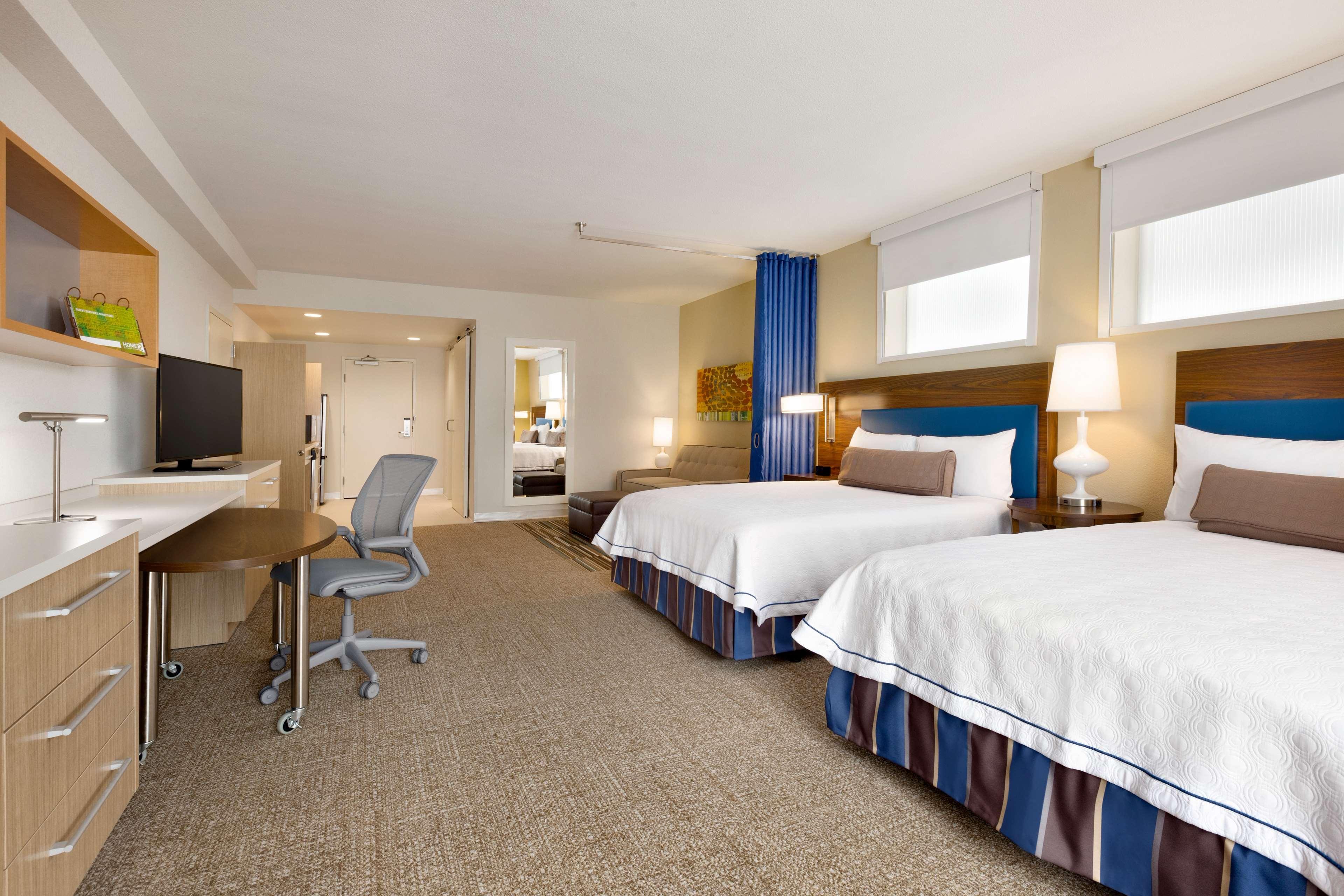 Studio Accessible King Size Bed