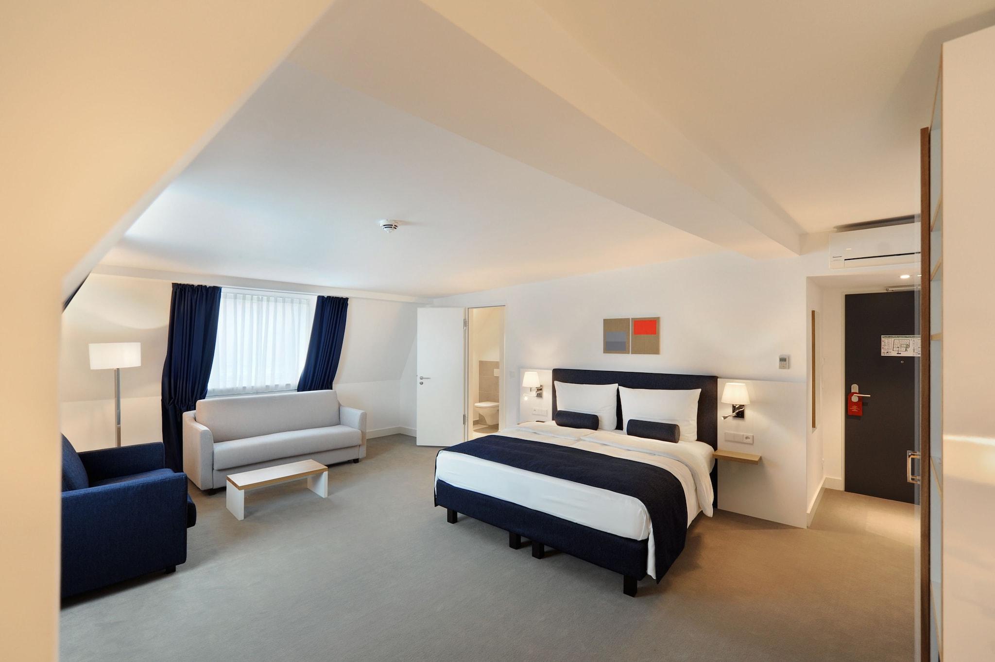 Studio King Size Bed