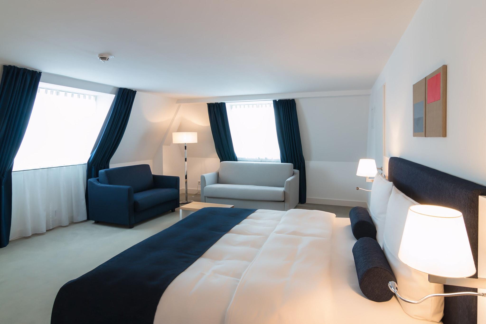 Studio King Size Bed