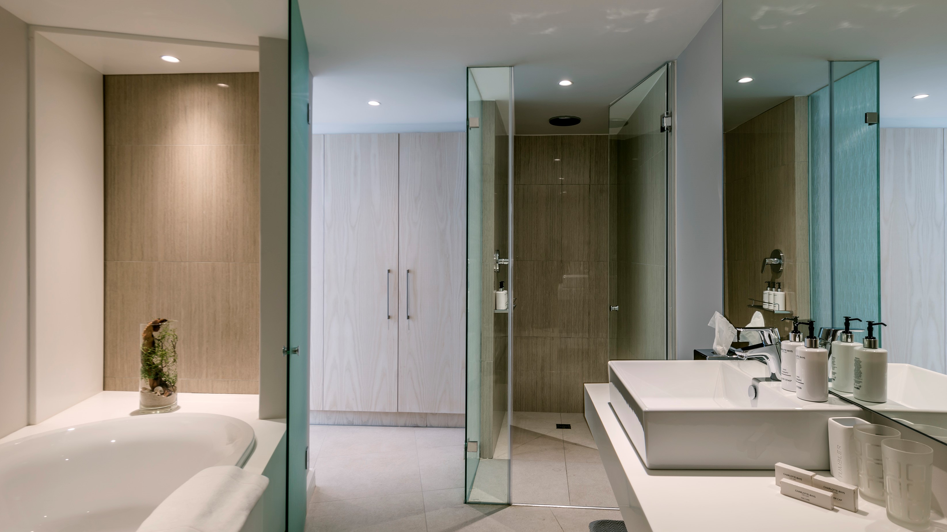 Suite Deluxe Two Beds