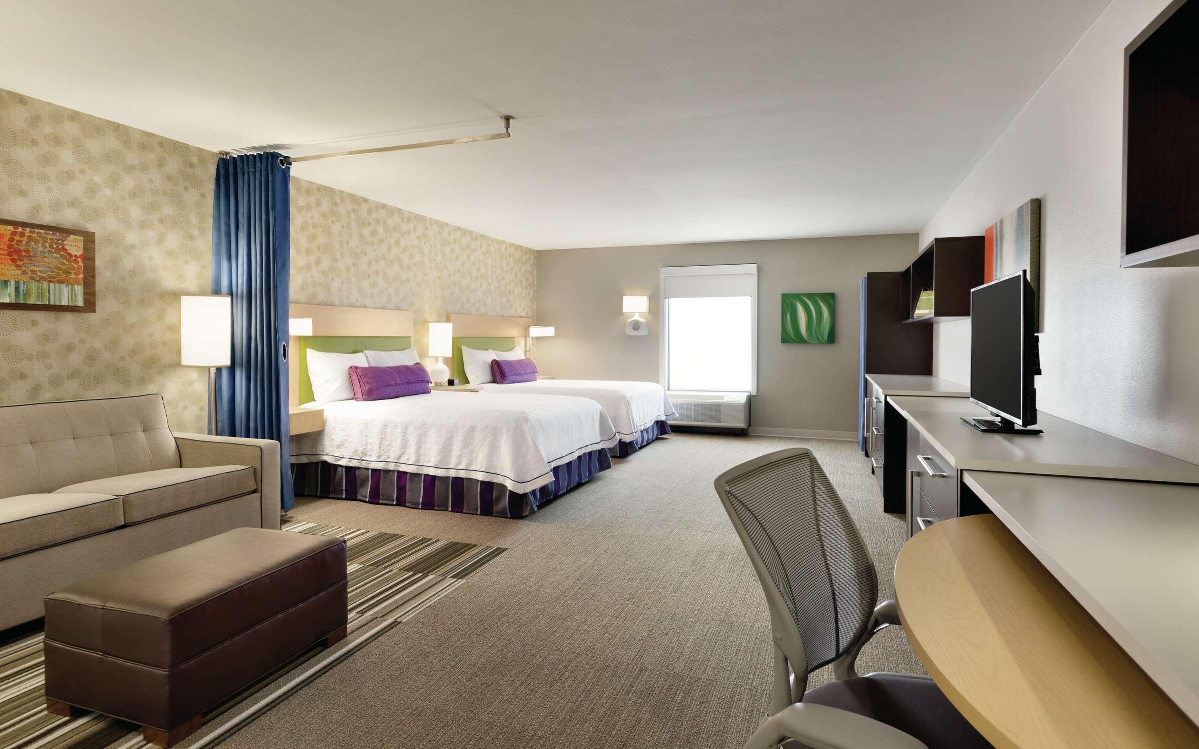 Studio Two Queen Beds Non Smoking